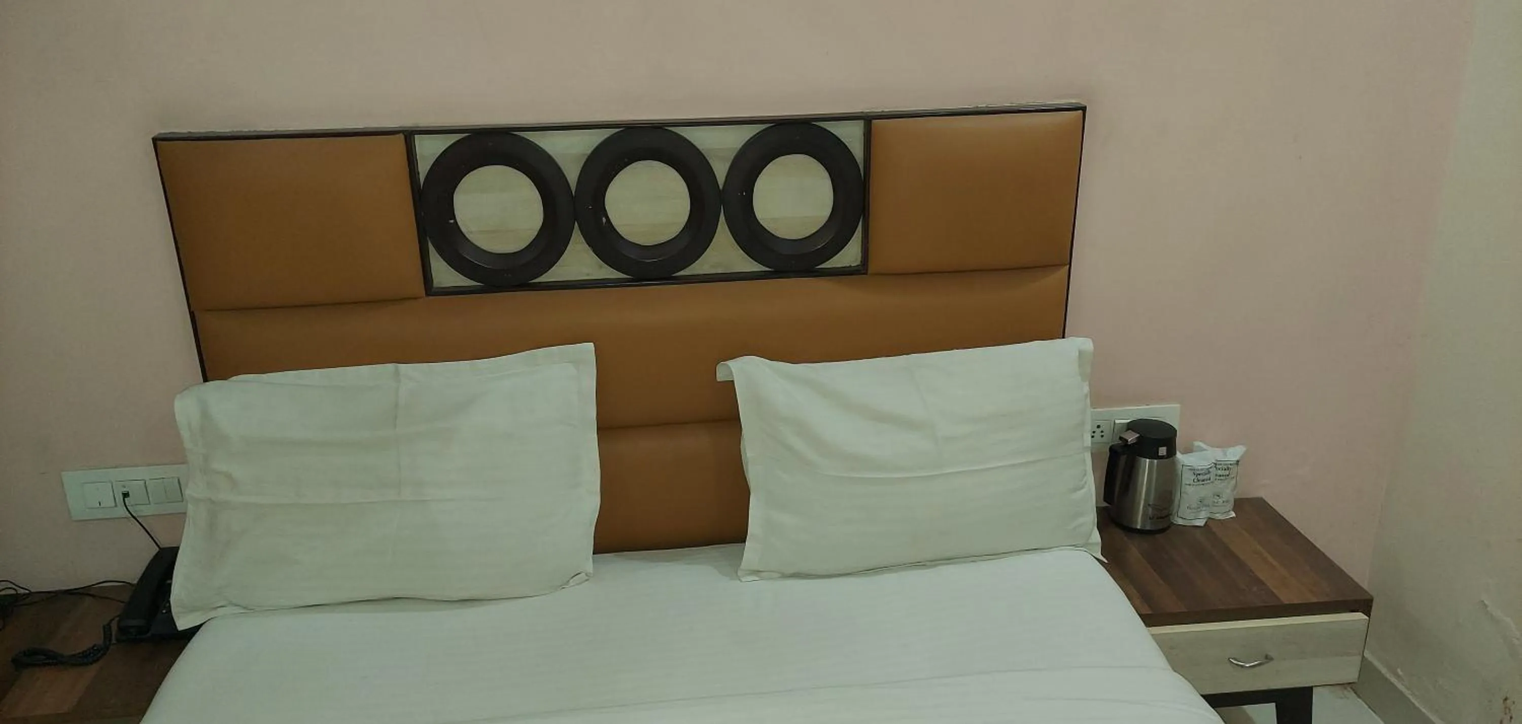 Bed in Hotel Reeve Inn