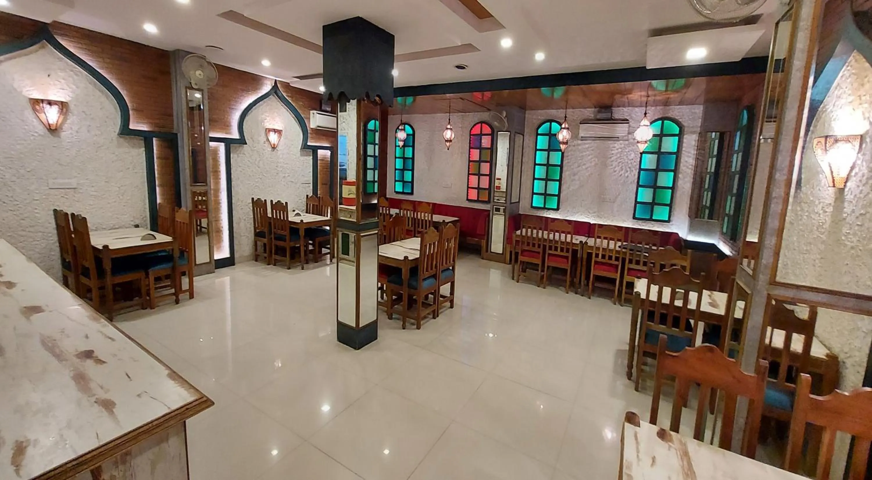 Restaurant/places to eat in Hotel Reeve Inn