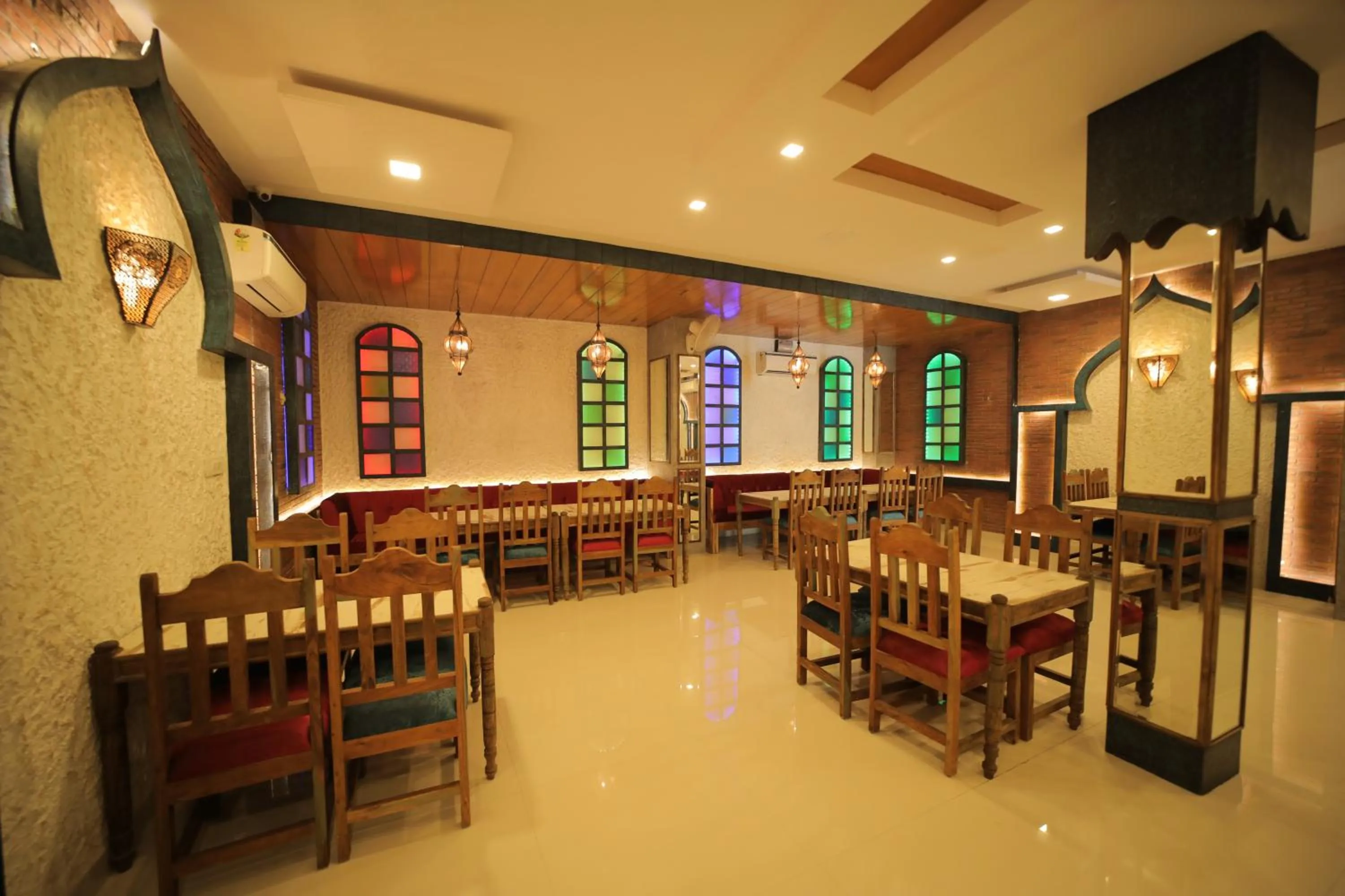 Restaurant/places to eat in Hotel Reeve Inn