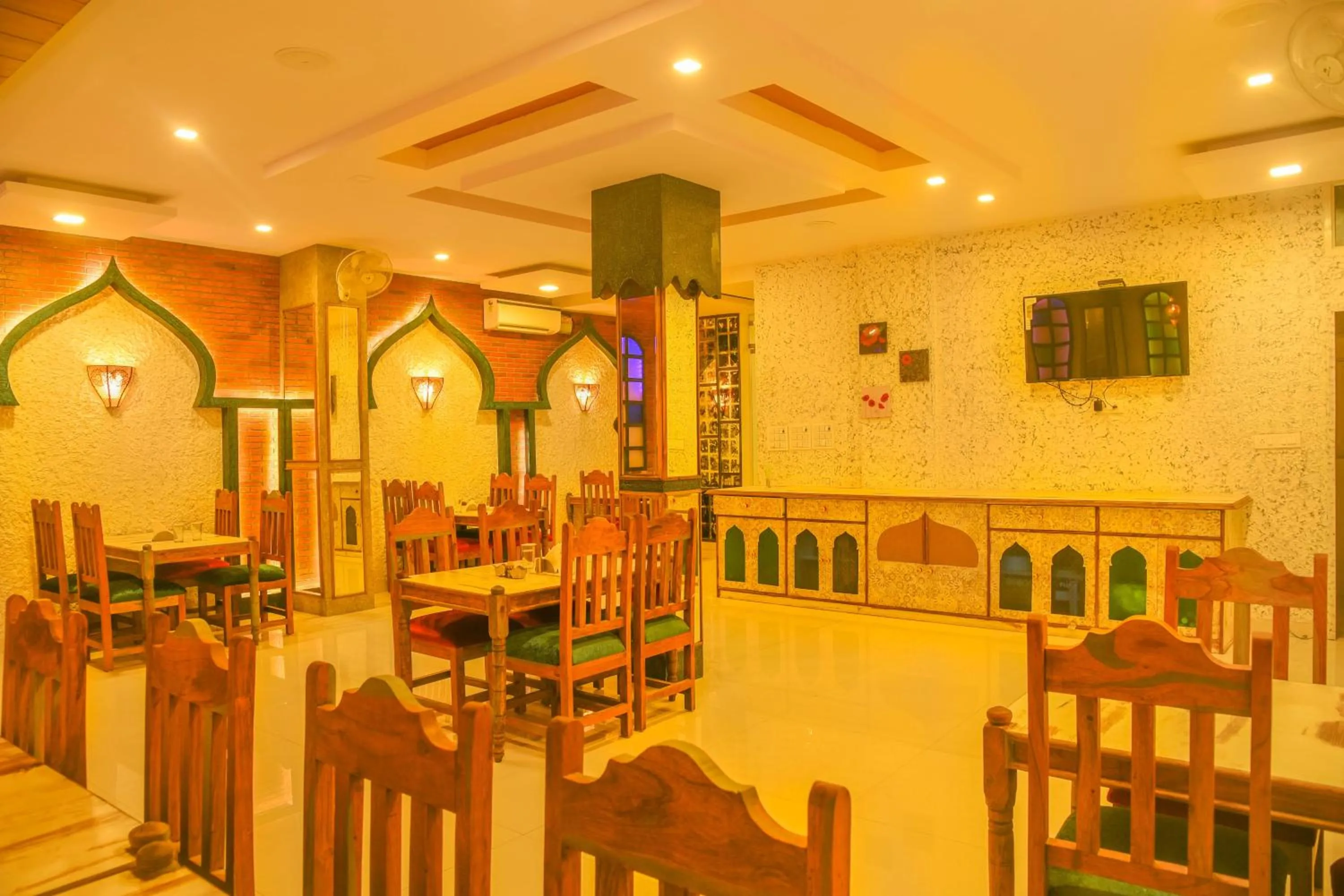 Restaurant/places to eat in Hotel Reeve Inn