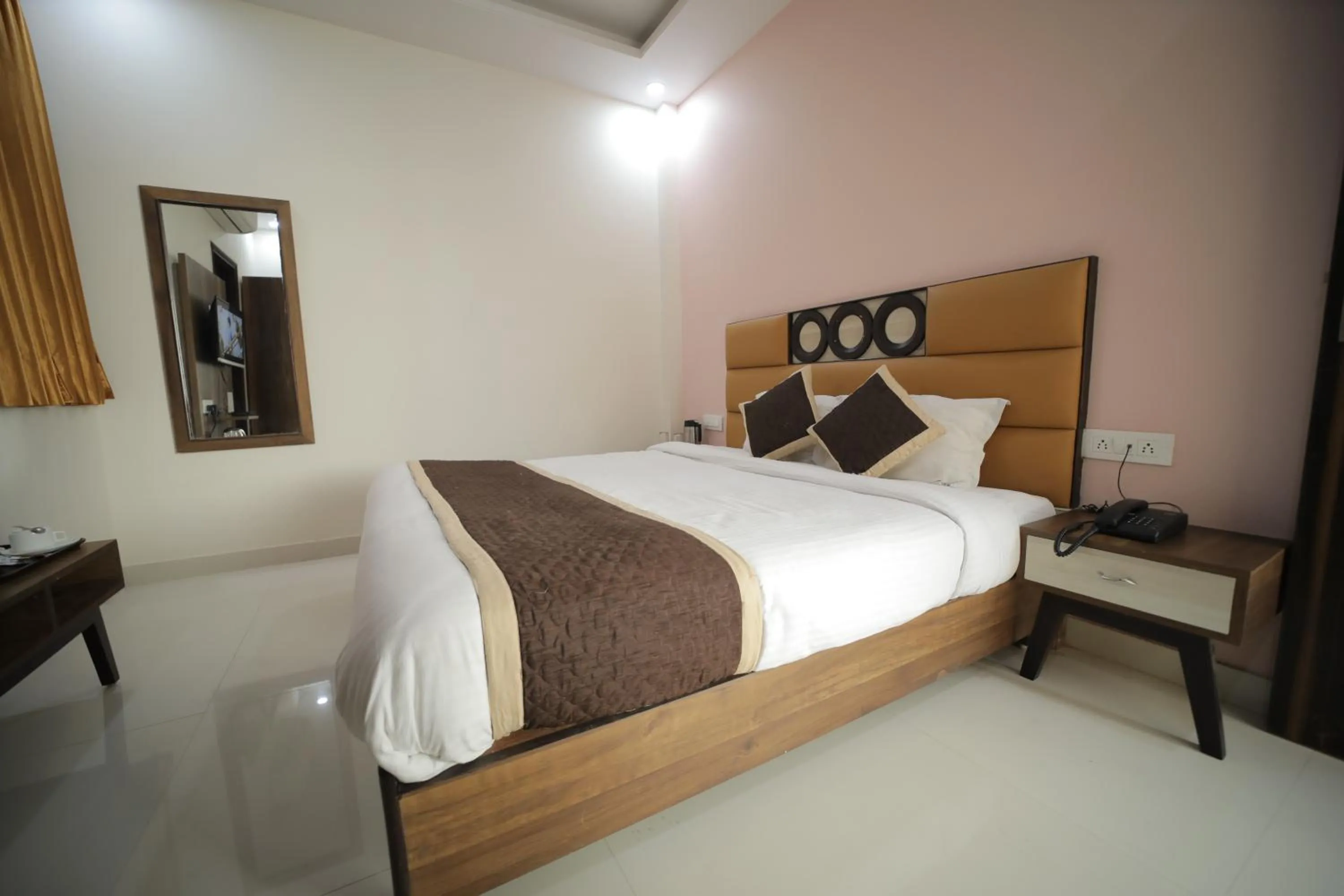 Photo of the whole room, Bed in Hotel Reeve Inn