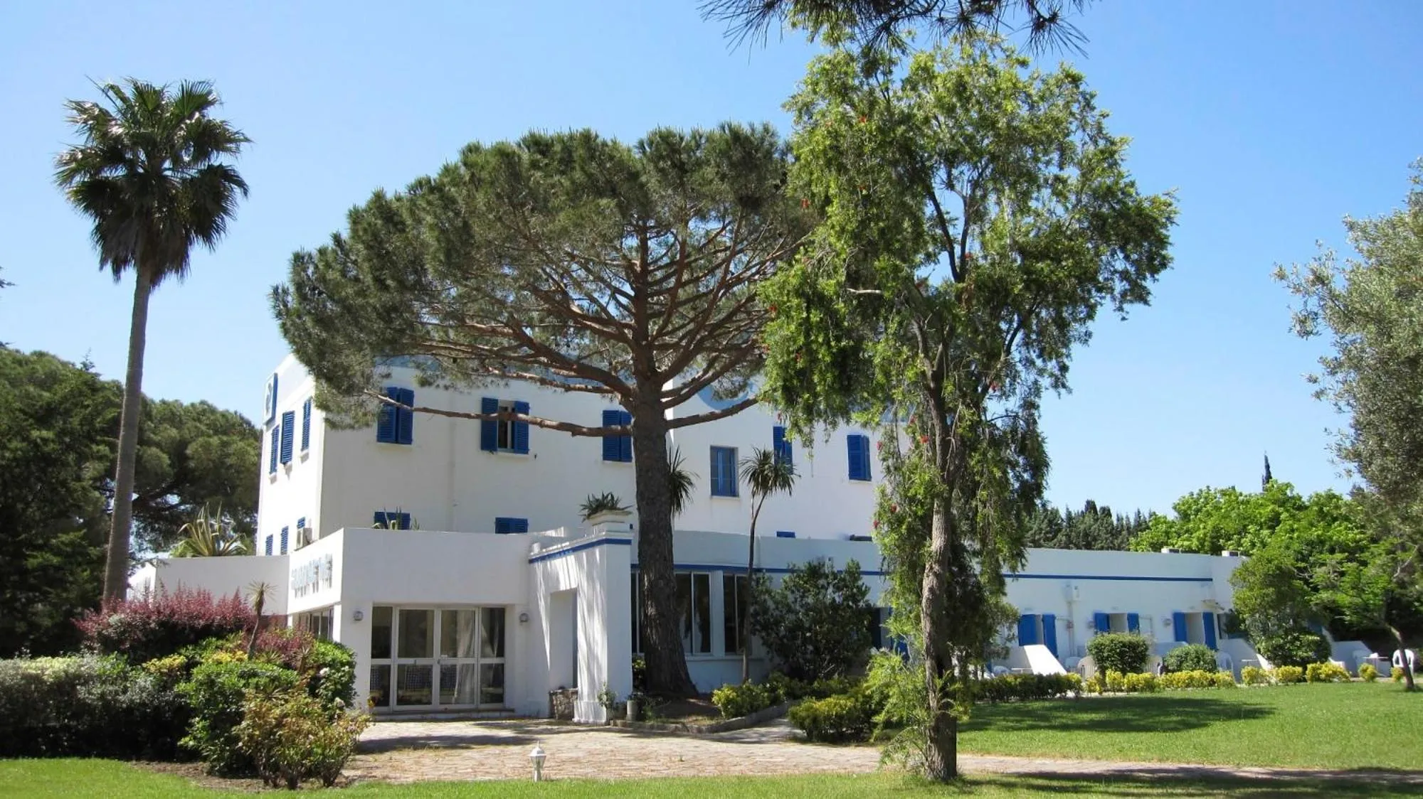 Restaurant/places to eat in Hotel Bellevue