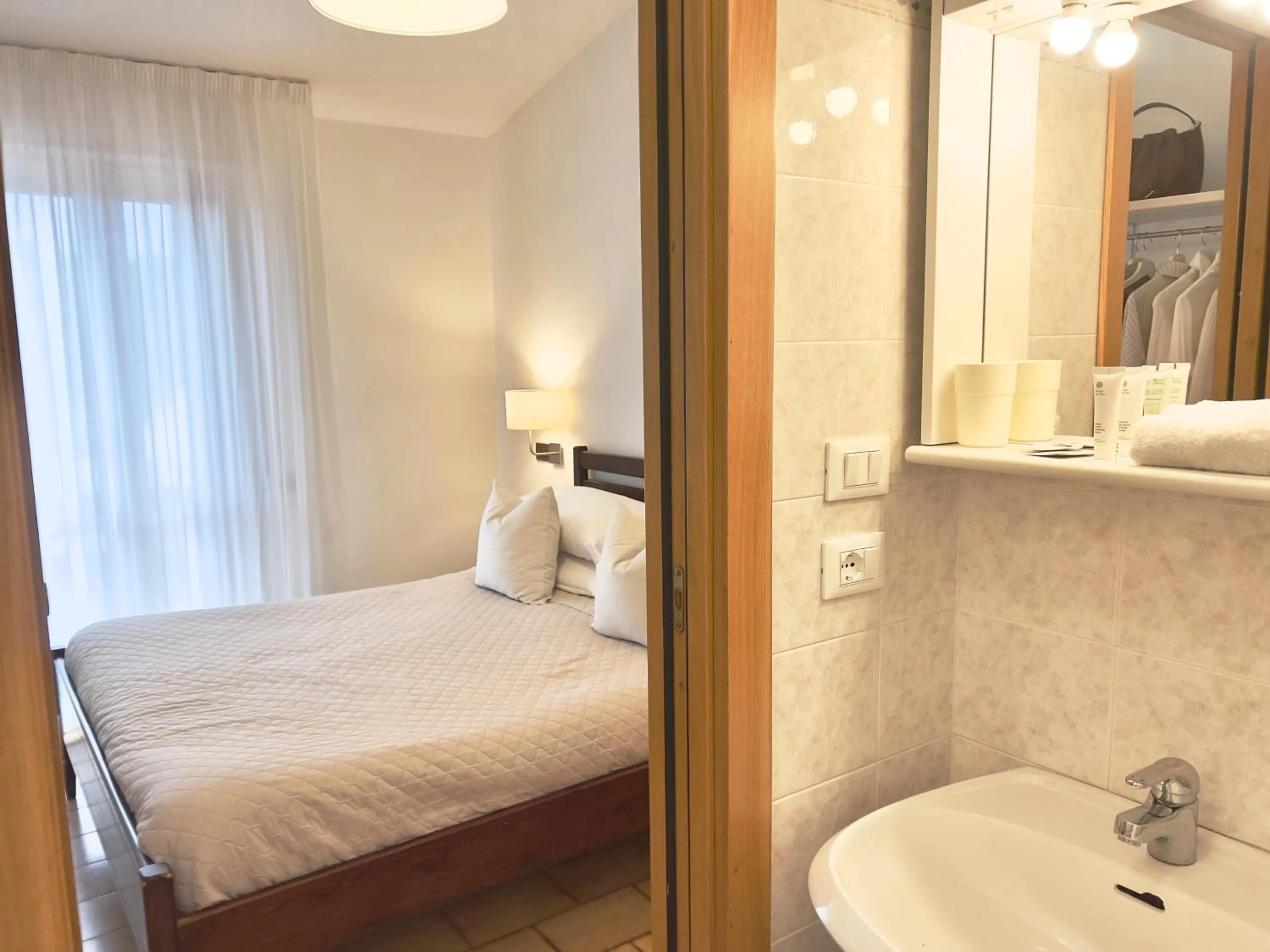 Bathroom, Bed in Villa Lavinia B&B