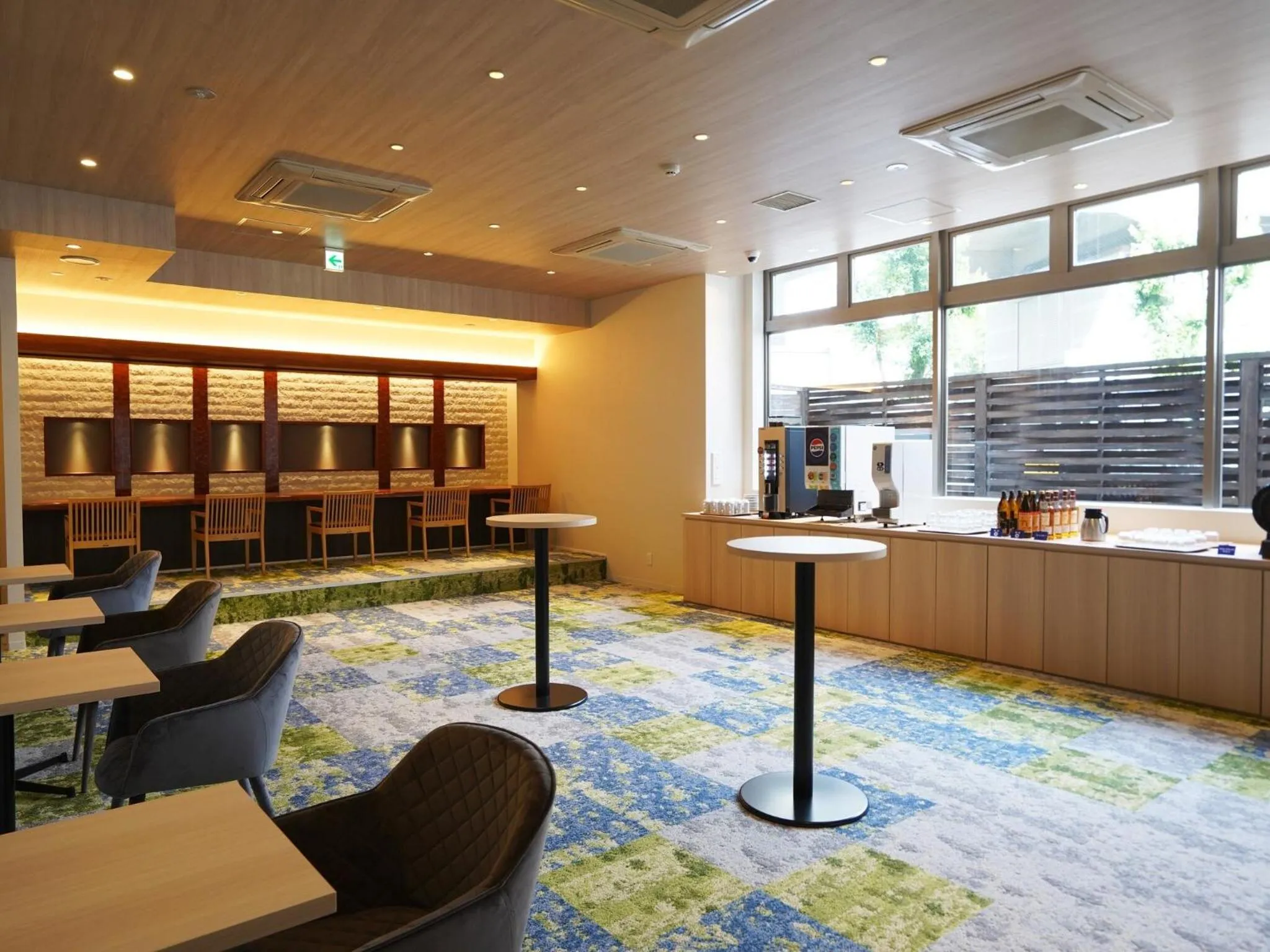 Communal lounge/ TV room in Hotel New Gaea Yakuin