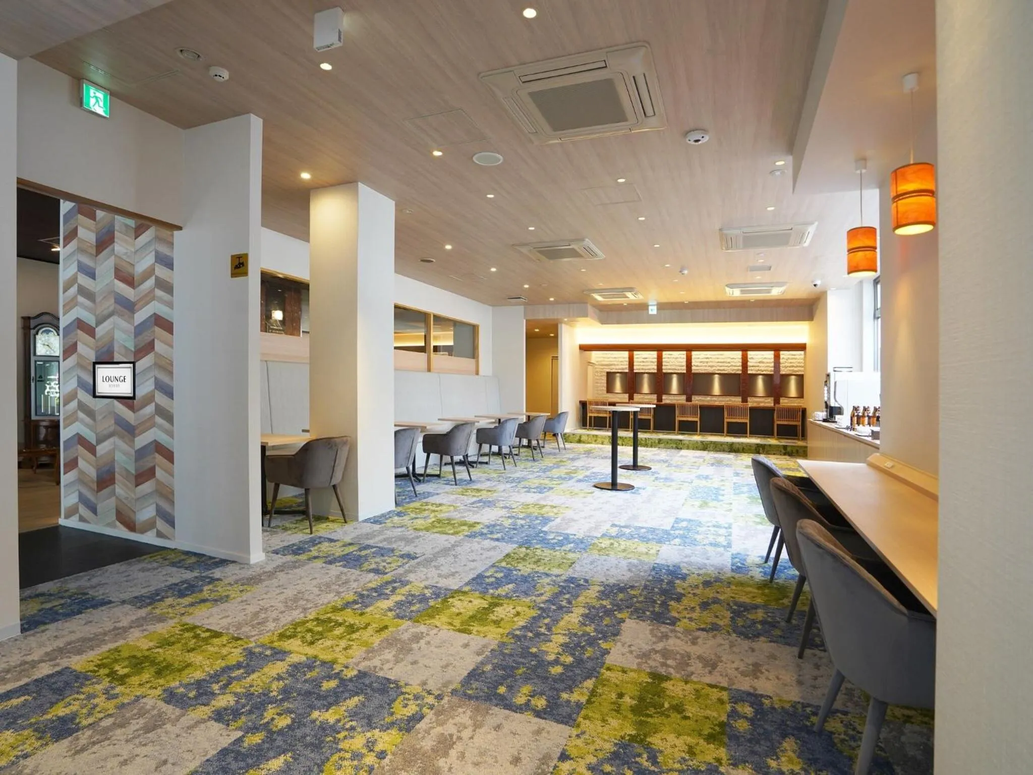 Communal lounge/ TV room in Hotel New Gaea Yakuin