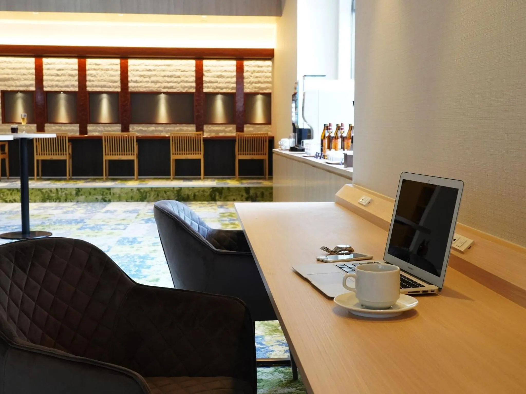 Communal lounge/ TV room in Hotel New Gaea Yakuin