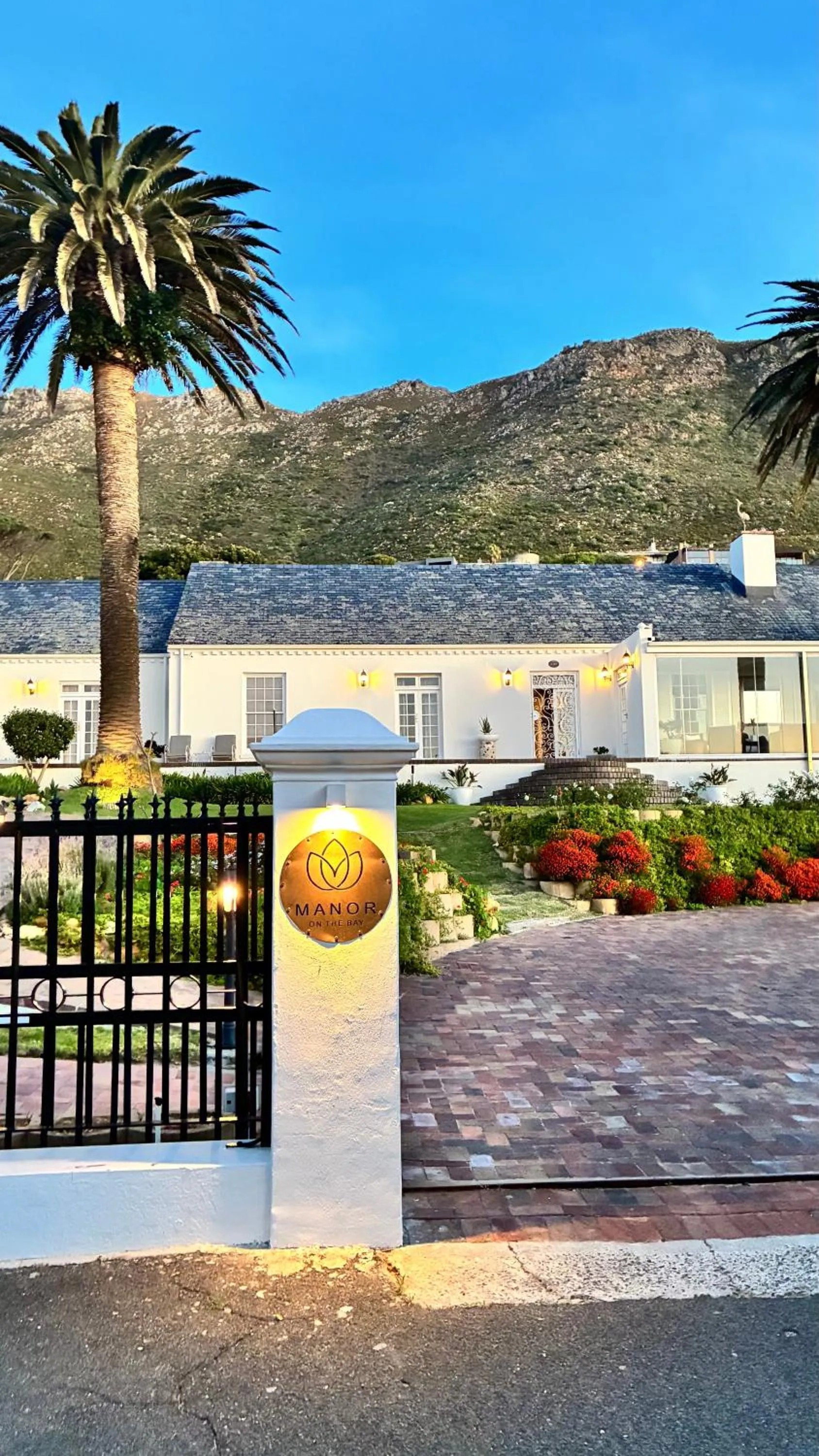 Property building in Manor on the Bay