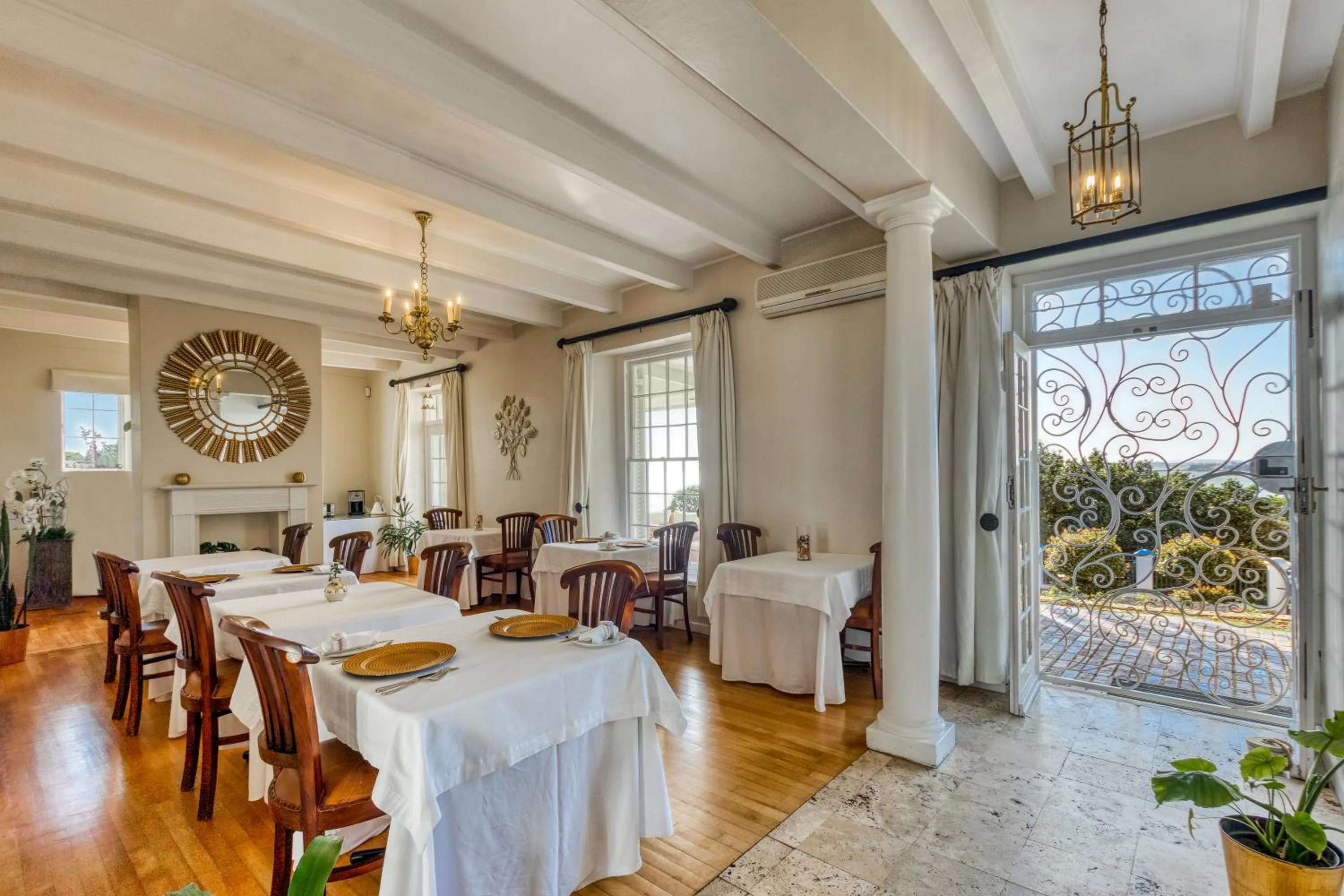 Breakfast in Manor on the Bay