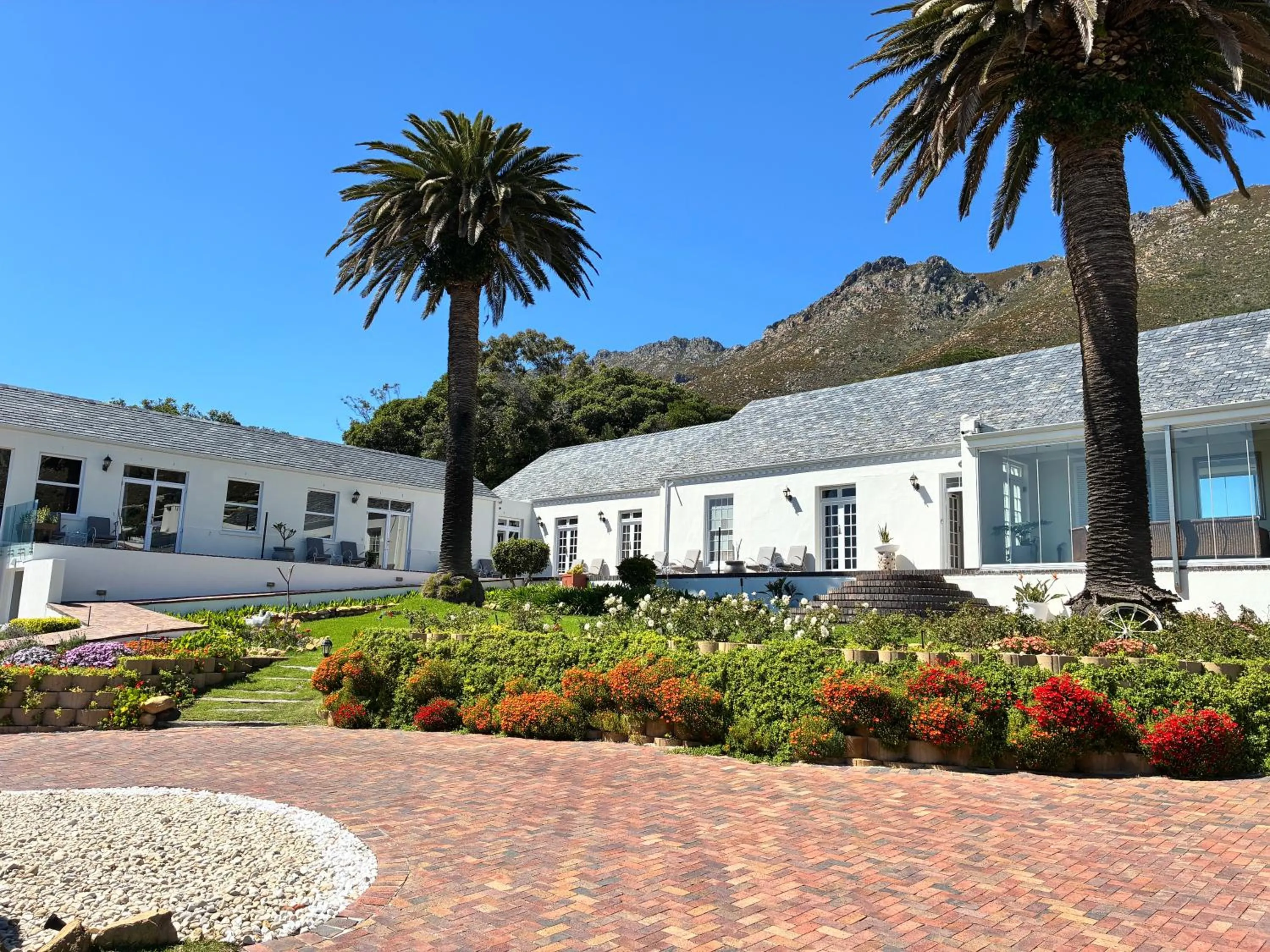 Property building in Manor on the Bay