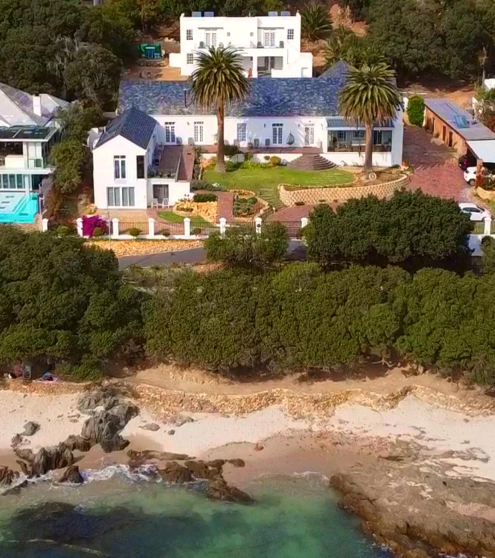 Property building in Manor on the Bay