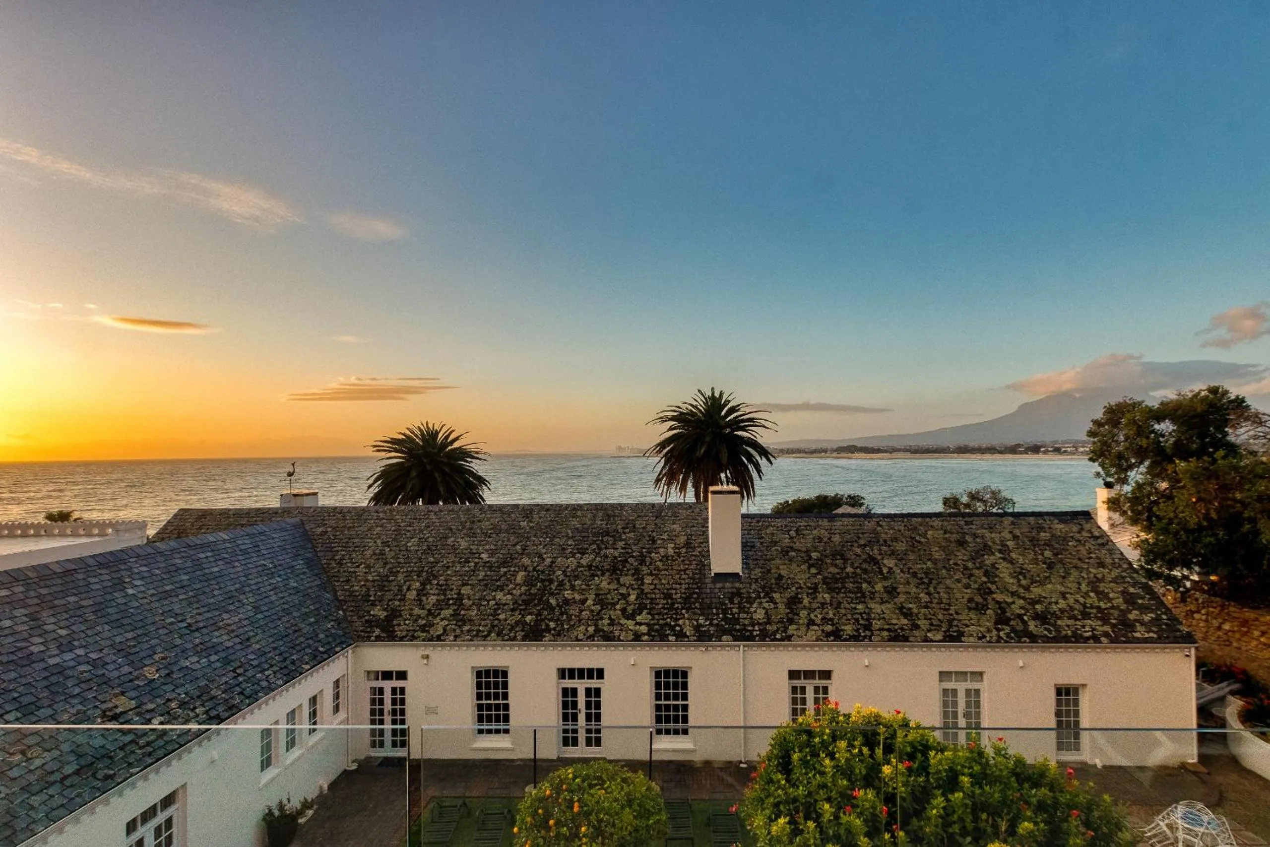 Property building in Manor on the Bay