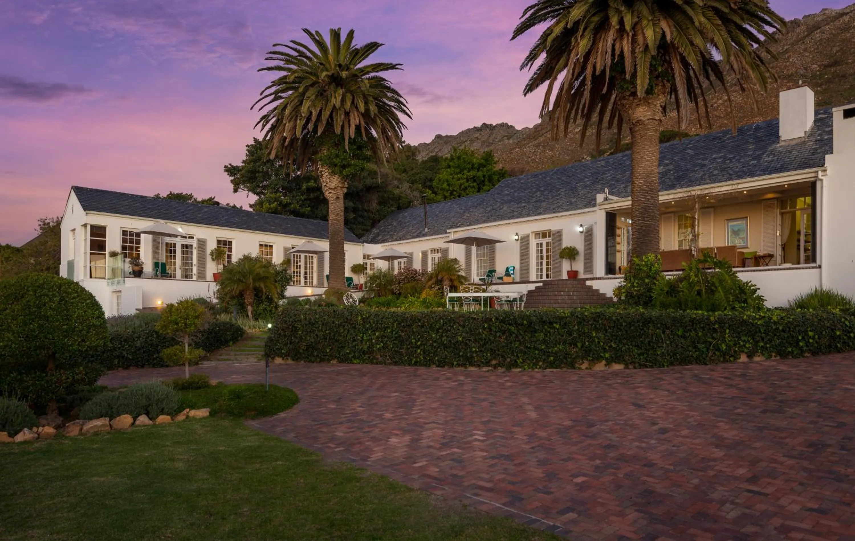 Property building in Manor on the Bay