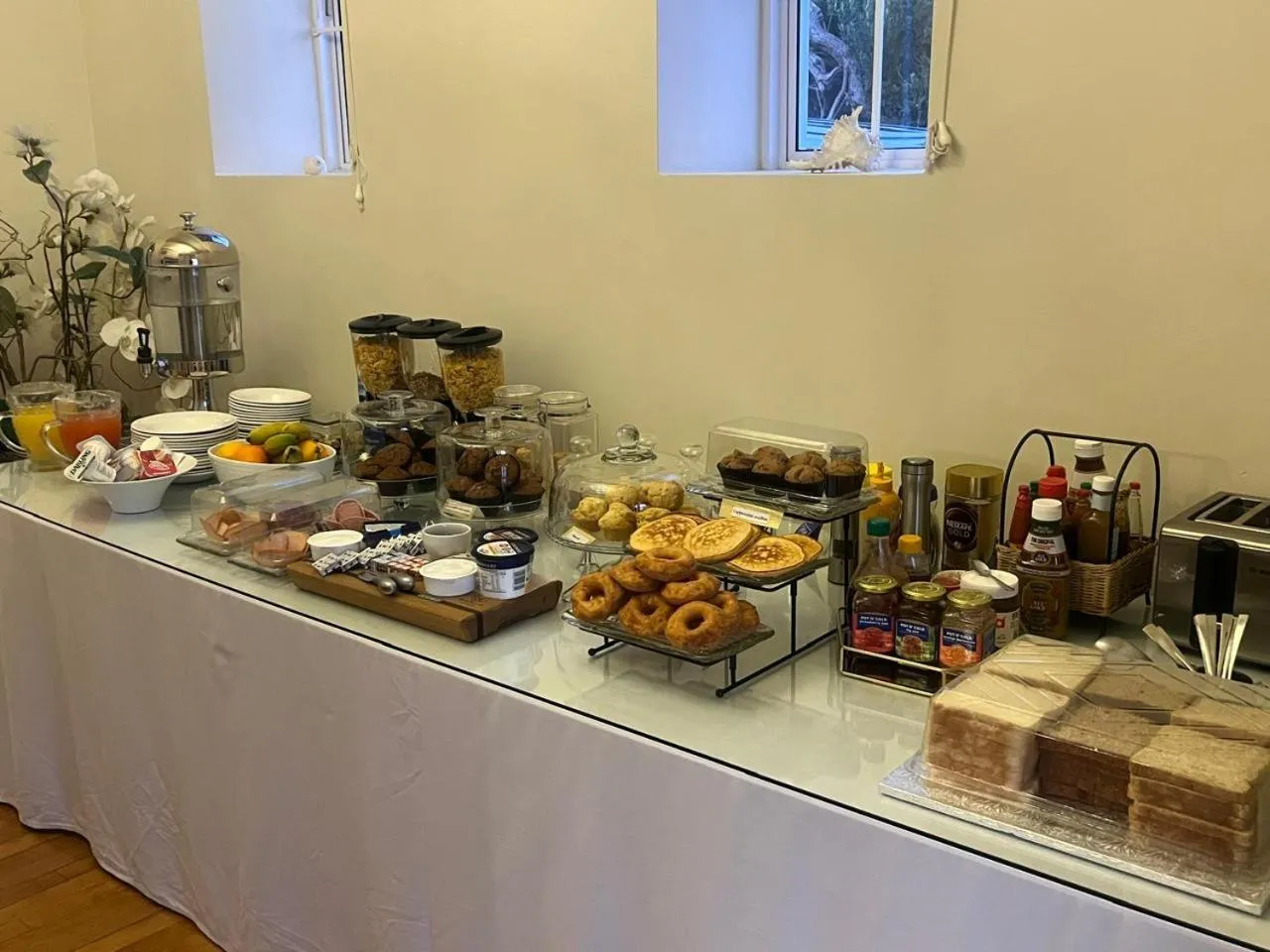 Breakfast in Manor on the Bay