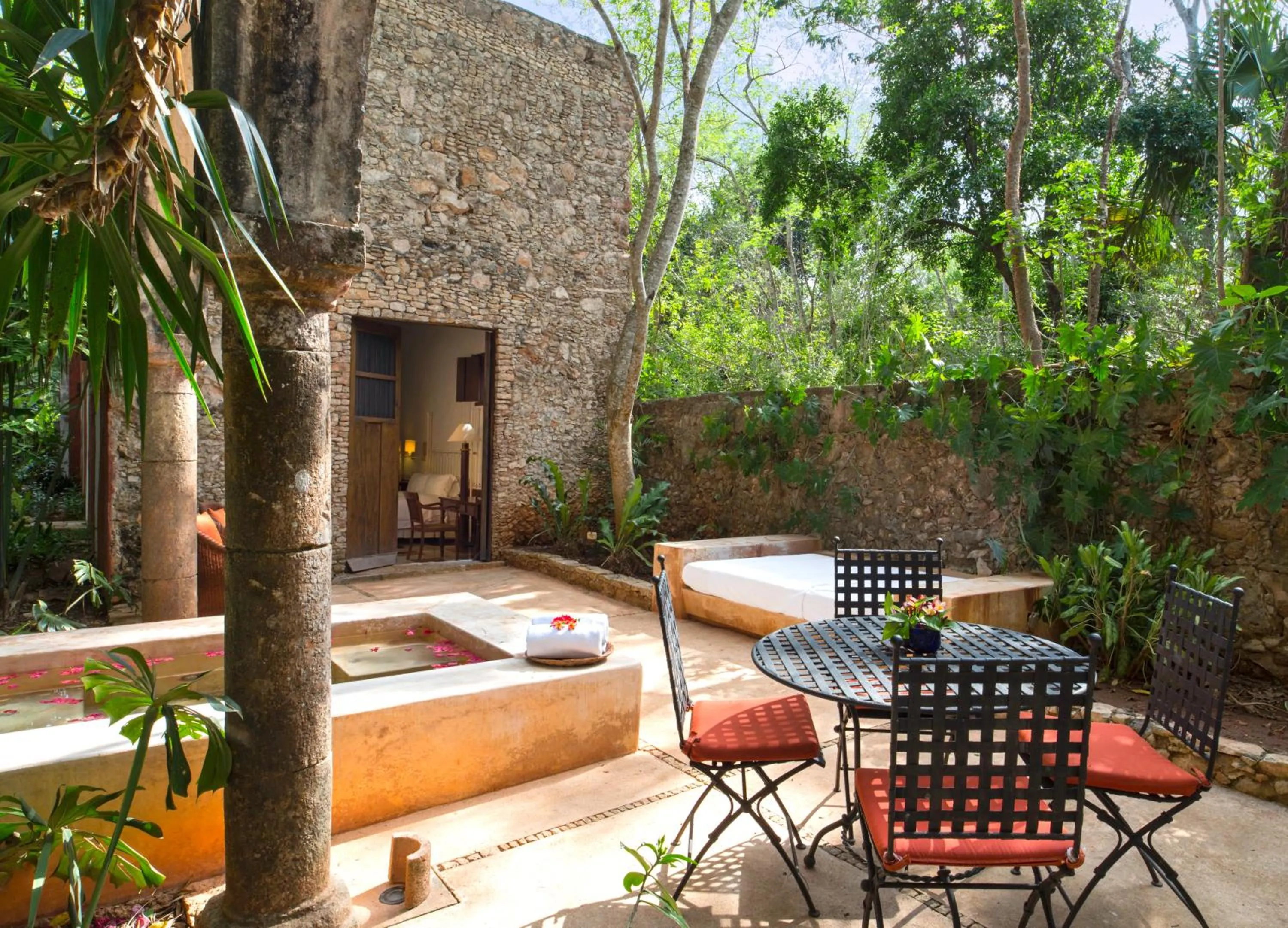 Property building in Hacienda Santa Rosa de Lima