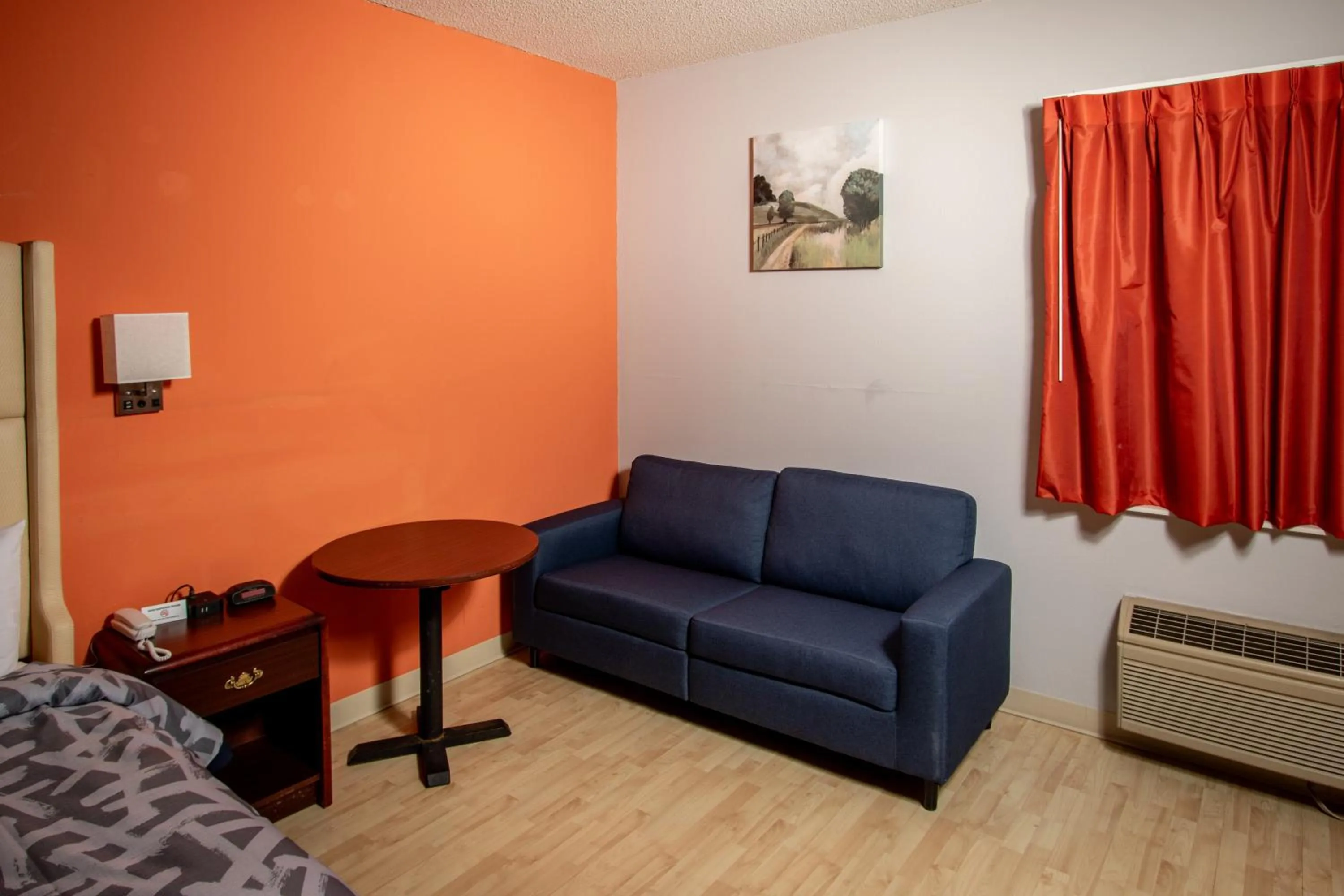 Bedroom in Motel 6-Harrisburg, PA - Hershey North