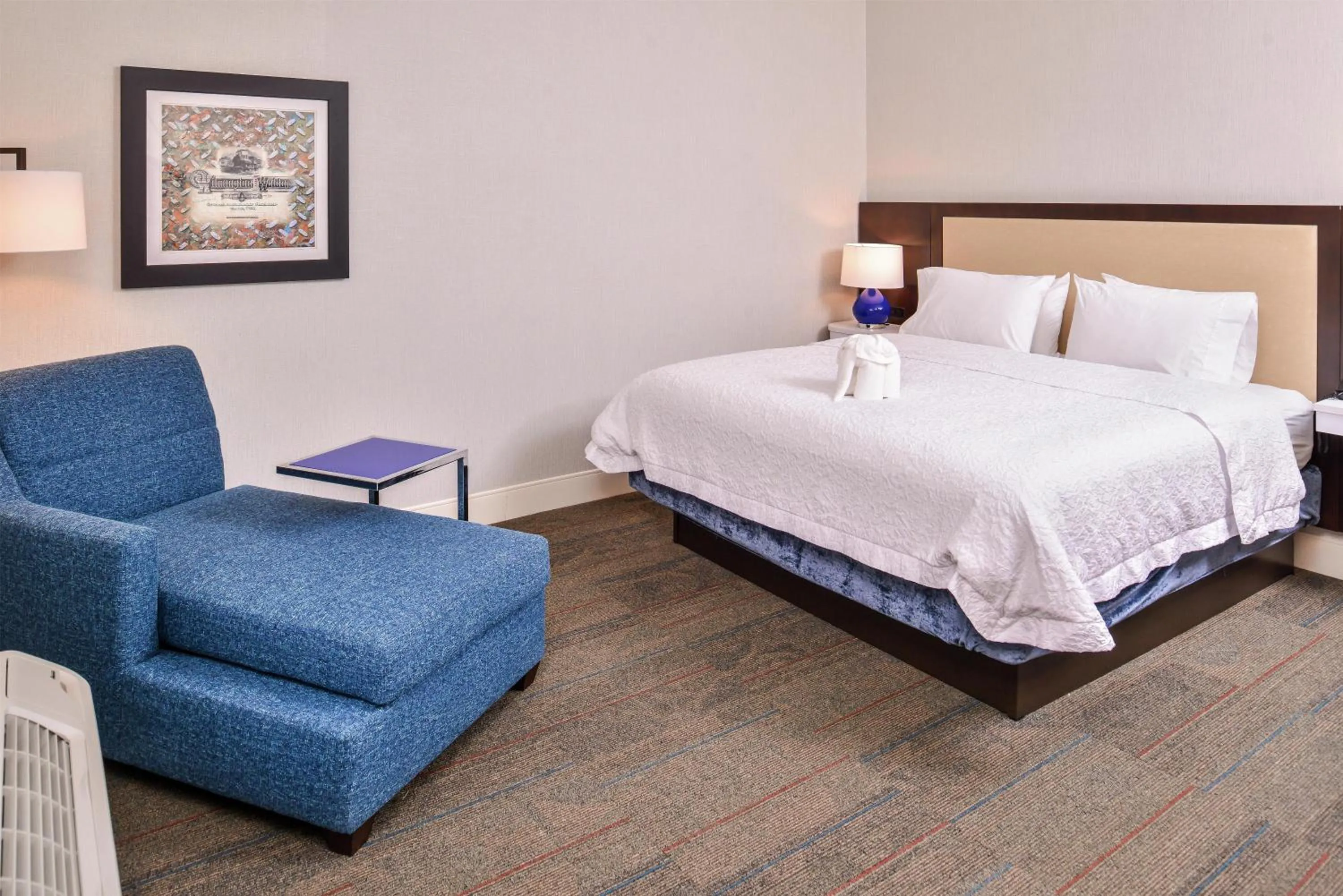 Living room, Bed in Hampton Inn Benson