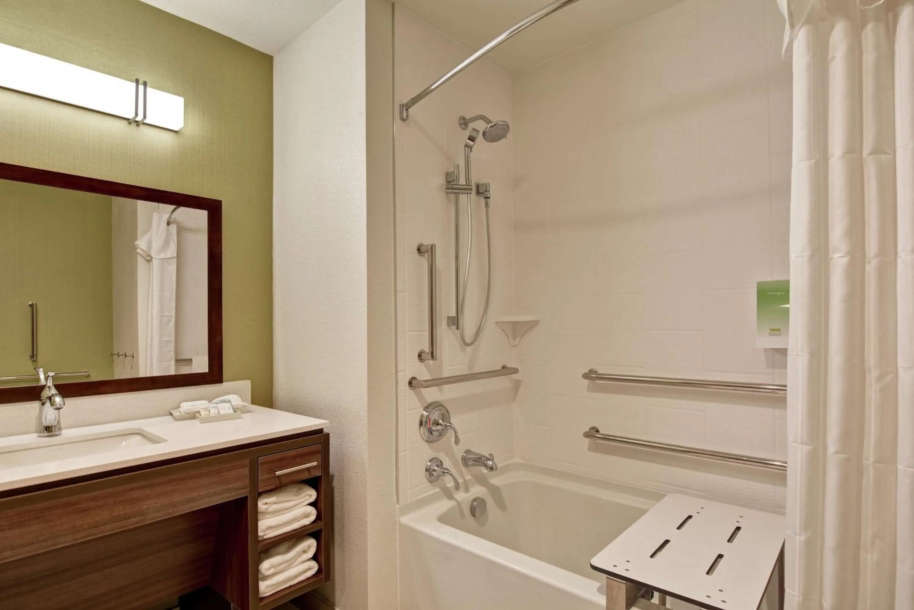 Bathroom in Home2 Suites by Hilton Rochester Mayo Clinic Area