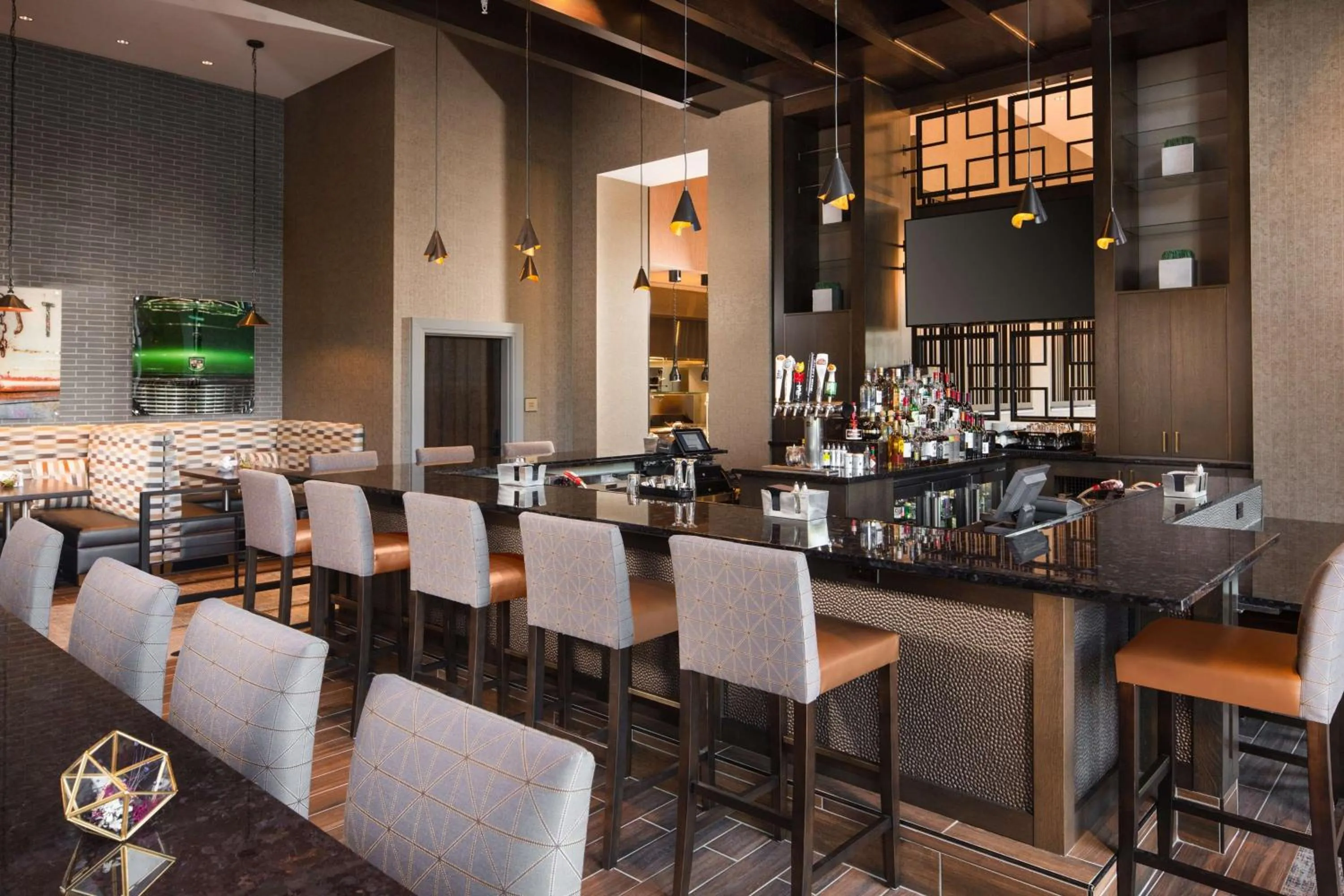 Lounge or bar in Embassy Suites by Hilton South Bend