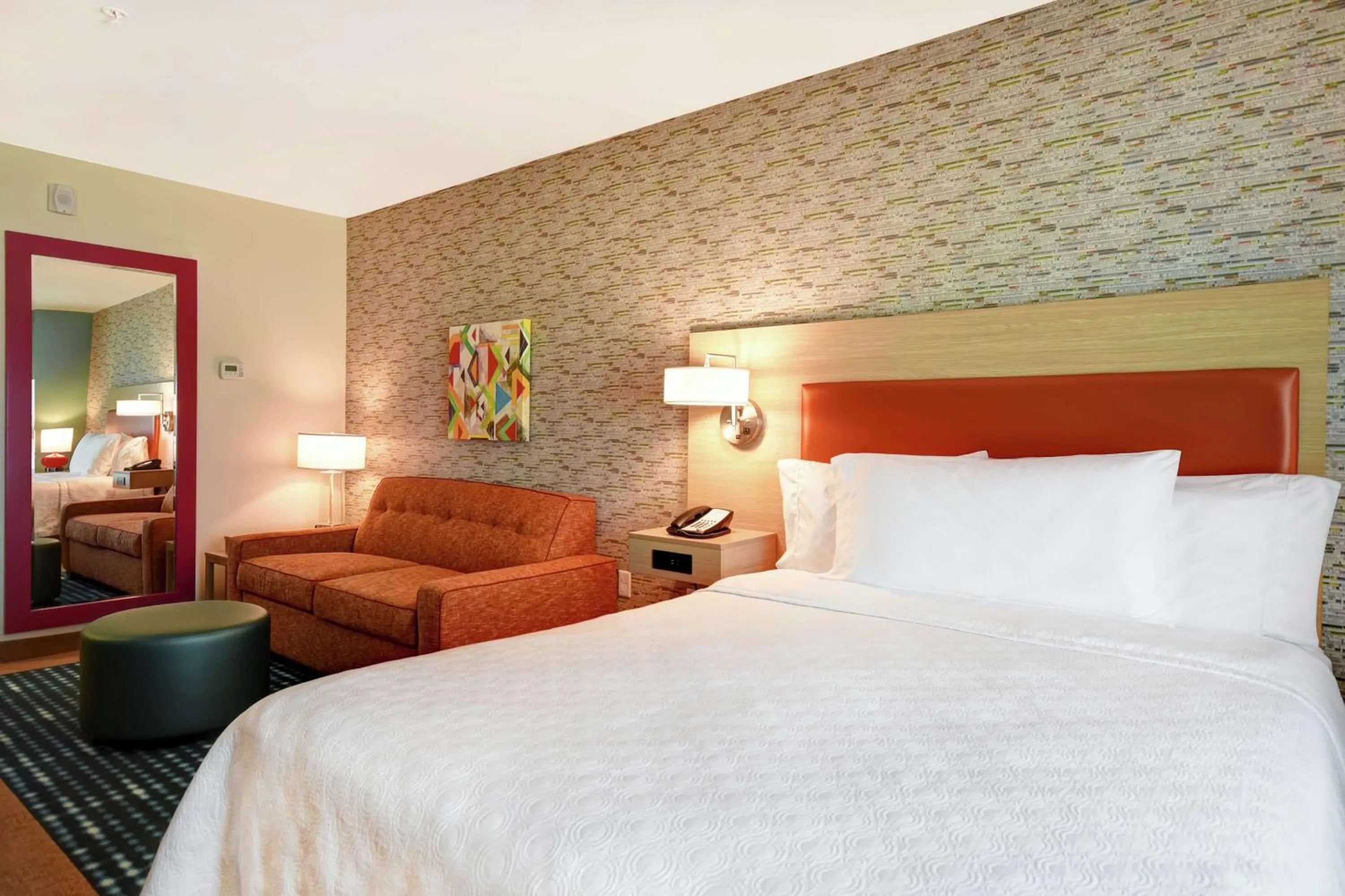 Living room, Bed in Home2 Suites by Hilton Victorville