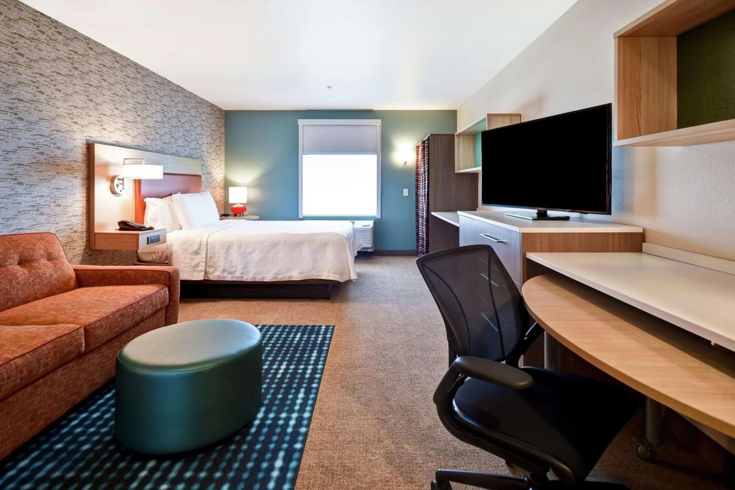 Bedroom, Bed in Home2 Suites by Hilton Victorville