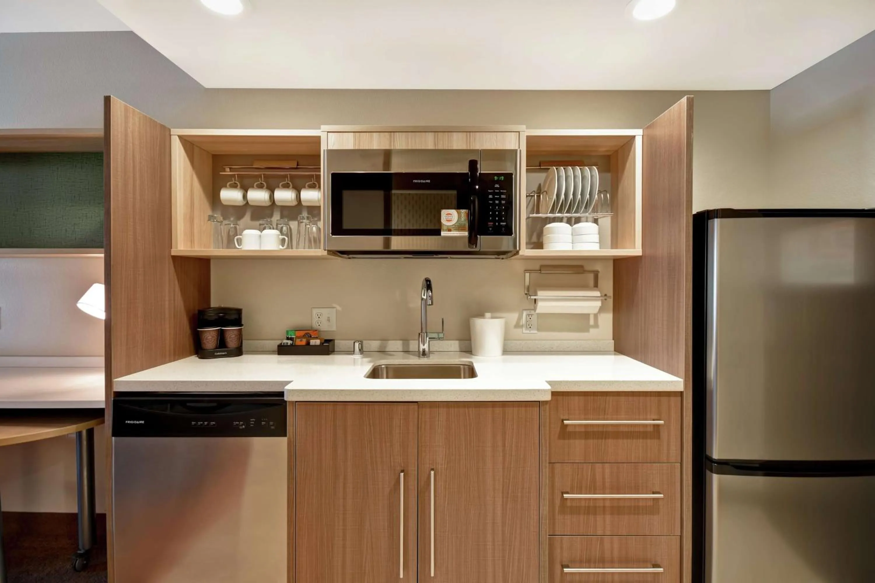 Kitchen or kitchenette in Home2 Suites by Hilton Victorville