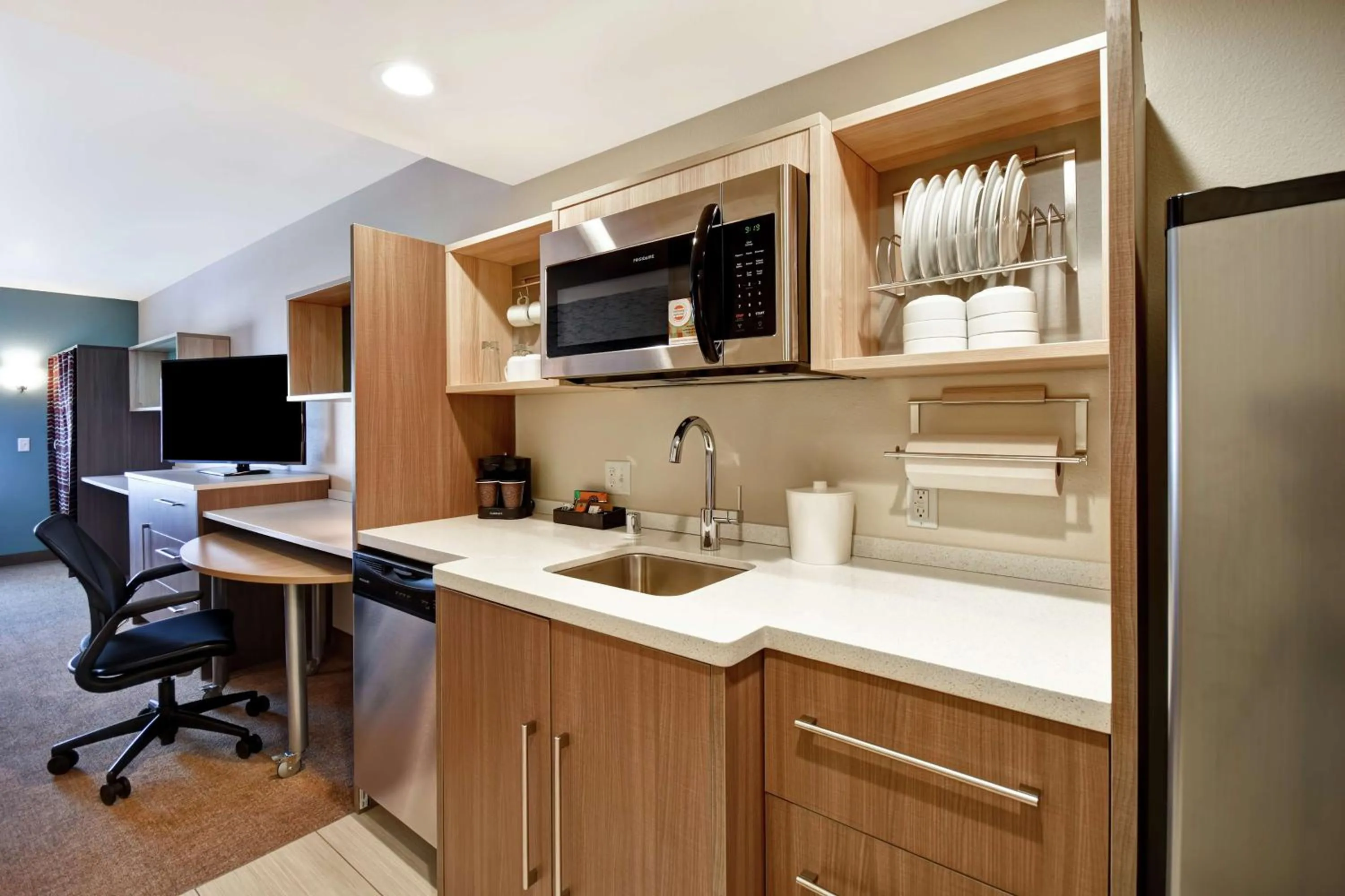 Bedroom in Home2 Suites by Hilton Victorville