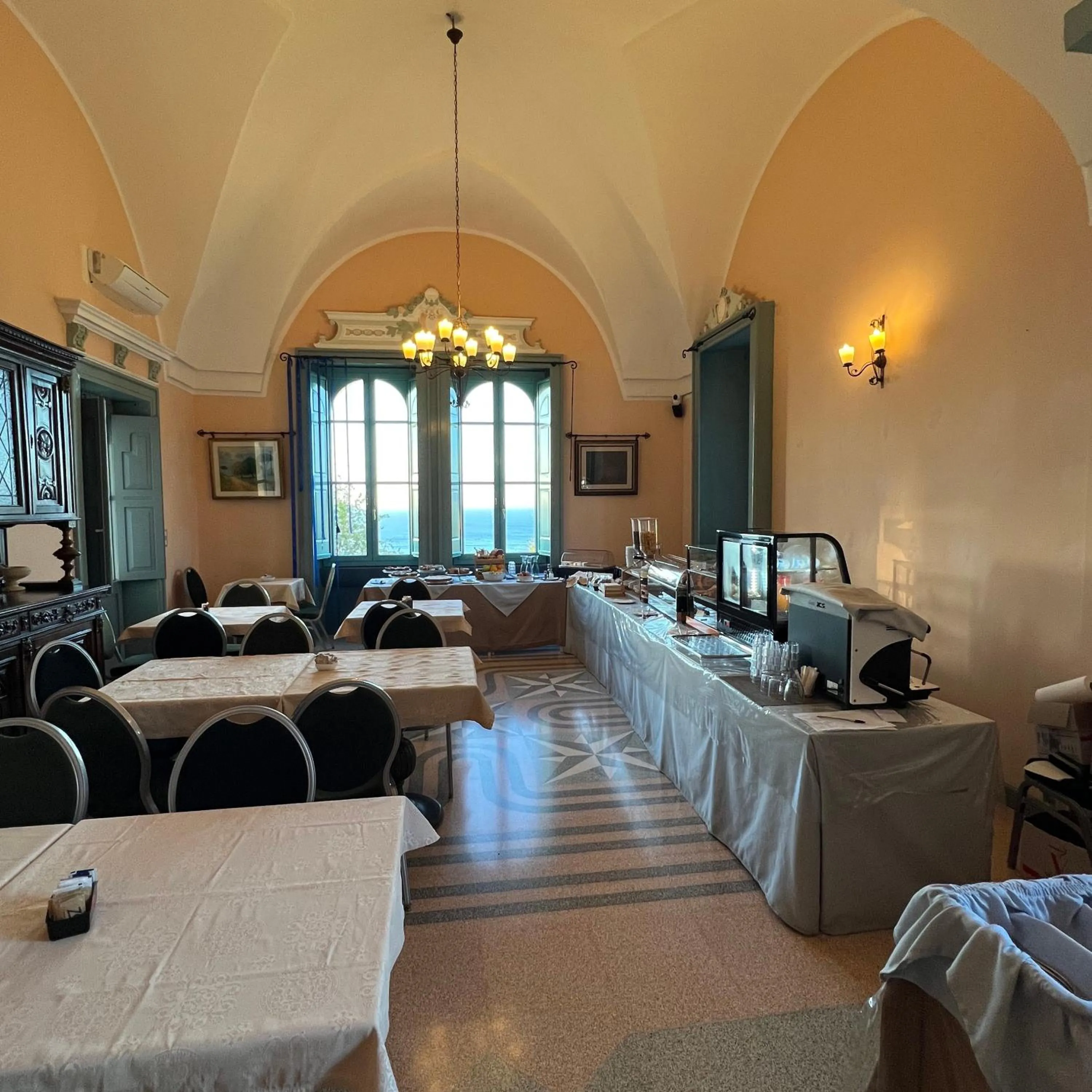 Breakfast in Villa Raffaella