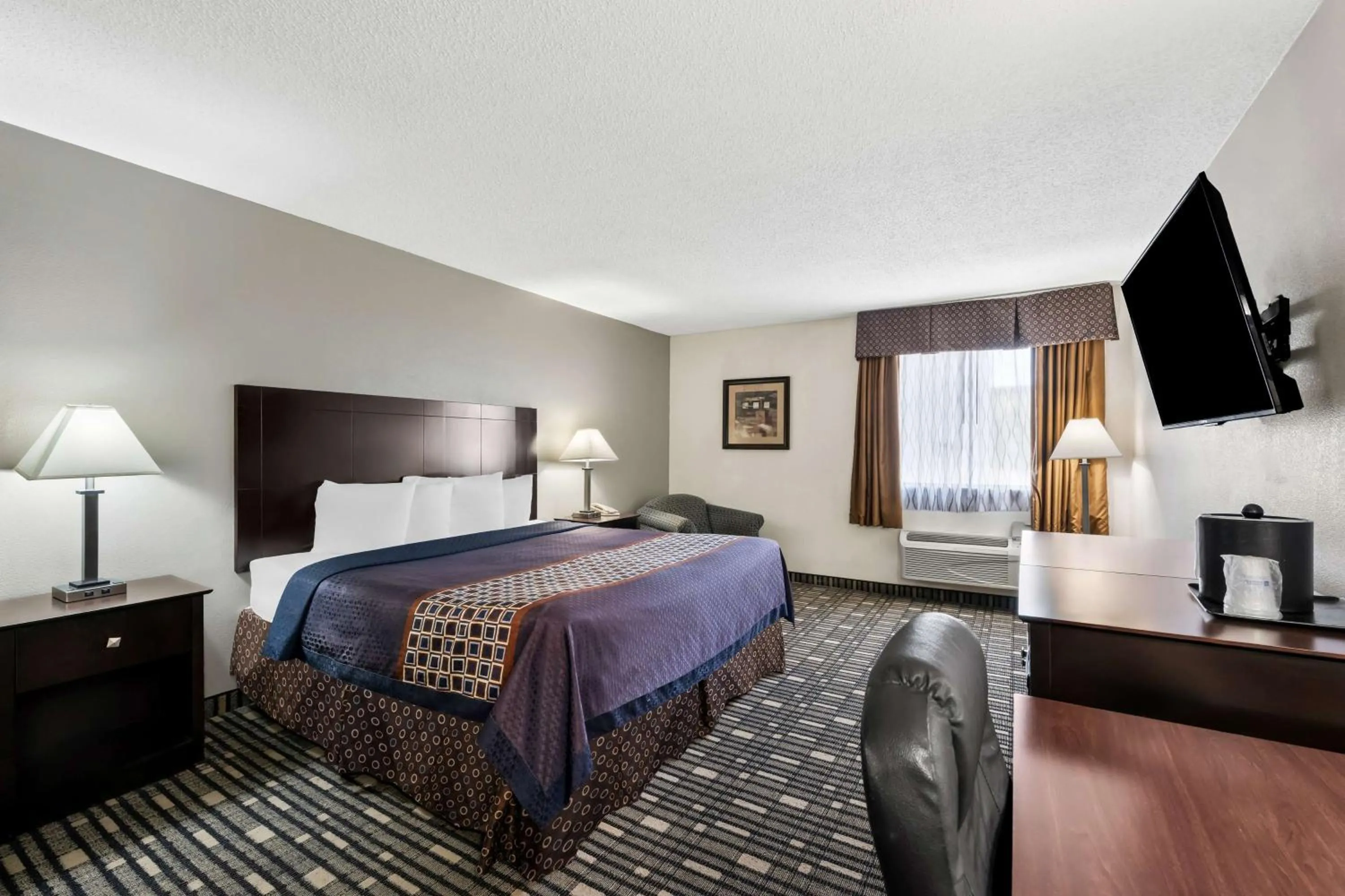Bedroom, Bed in SureStay Plus Hotel by Best Western Lubbock Medical Center