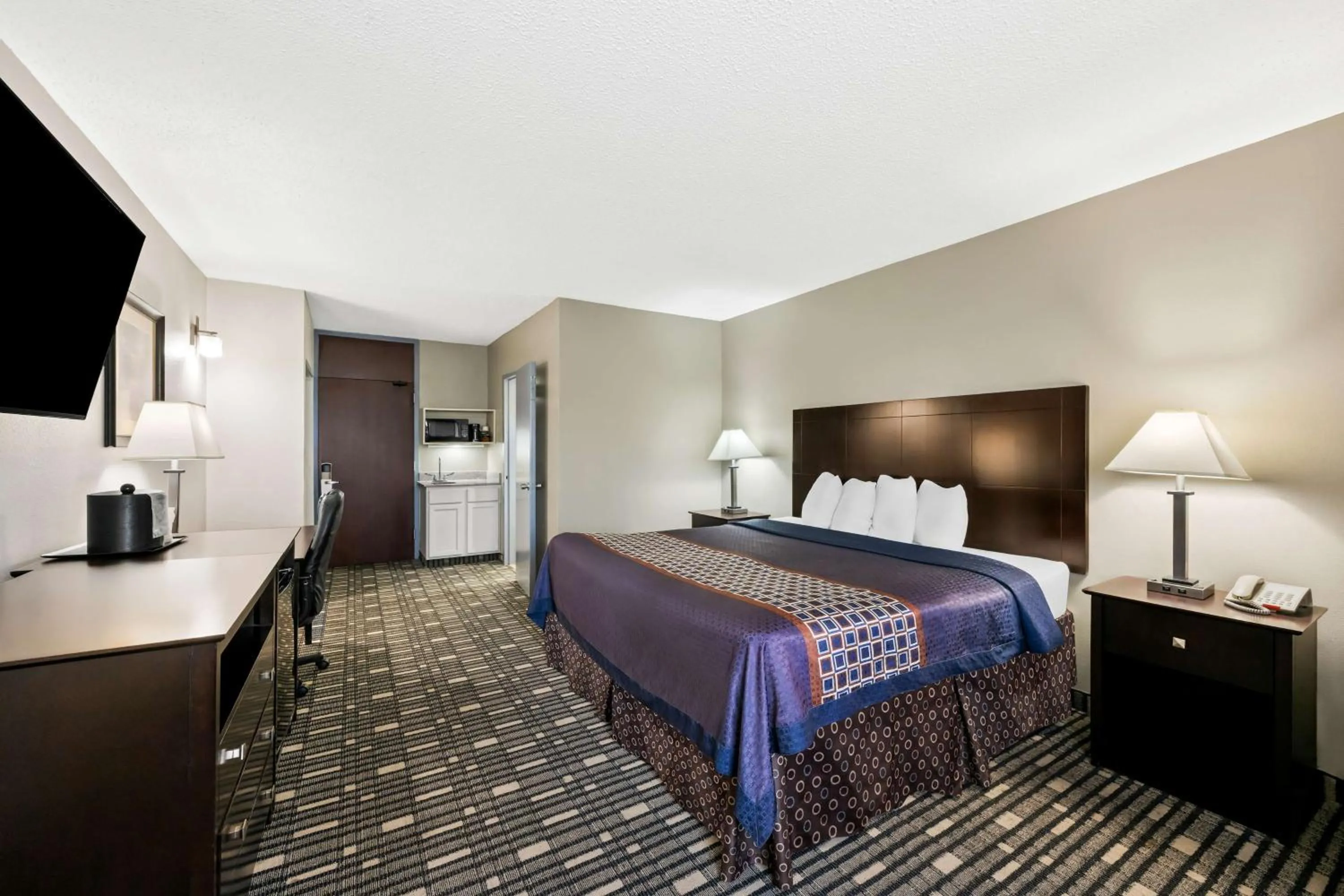Bedroom, Bed in SureStay Plus Hotel by Best Western Lubbock Medical Center