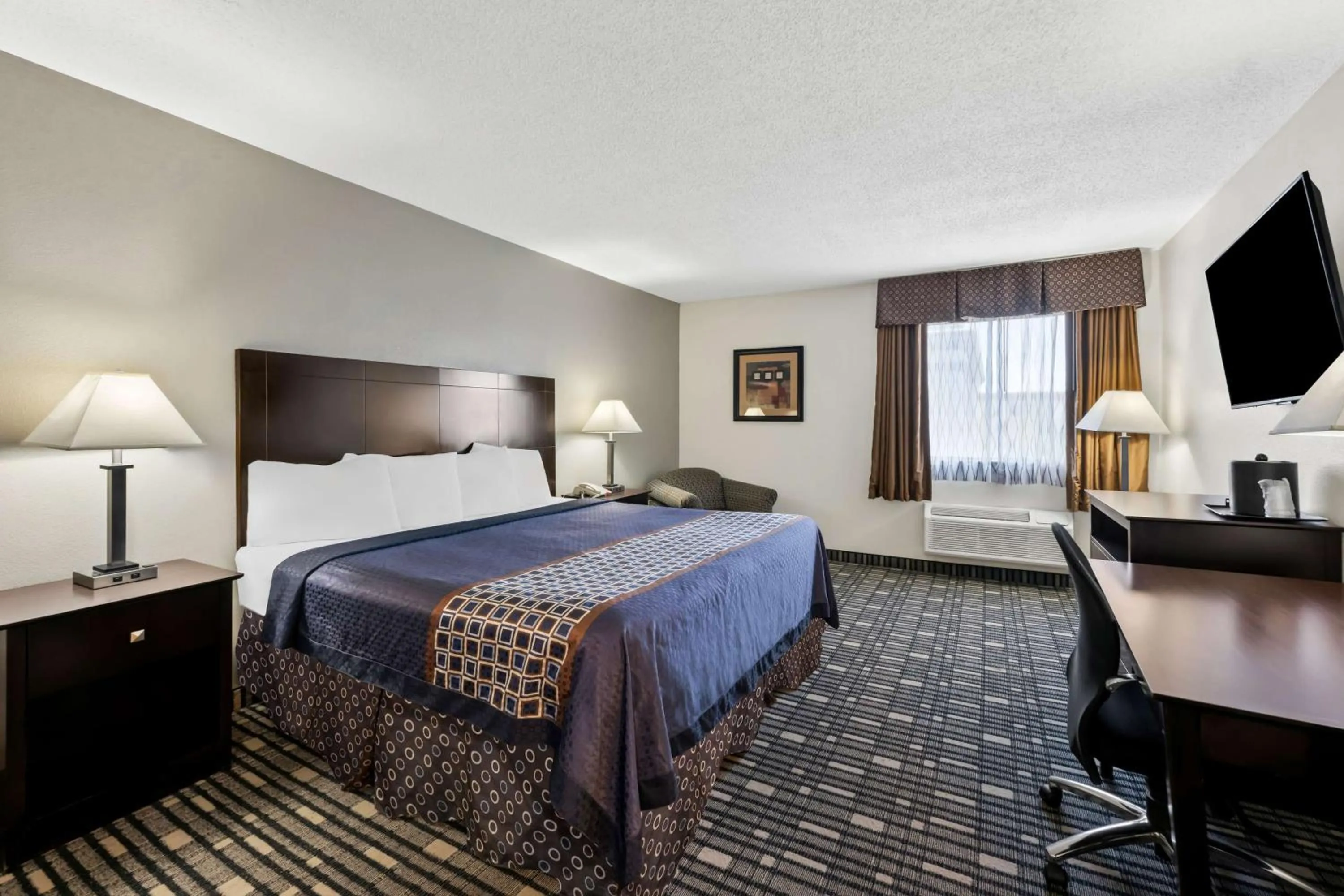 Bedroom, Bed in SureStay Plus Hotel by Best Western Lubbock Medical Center