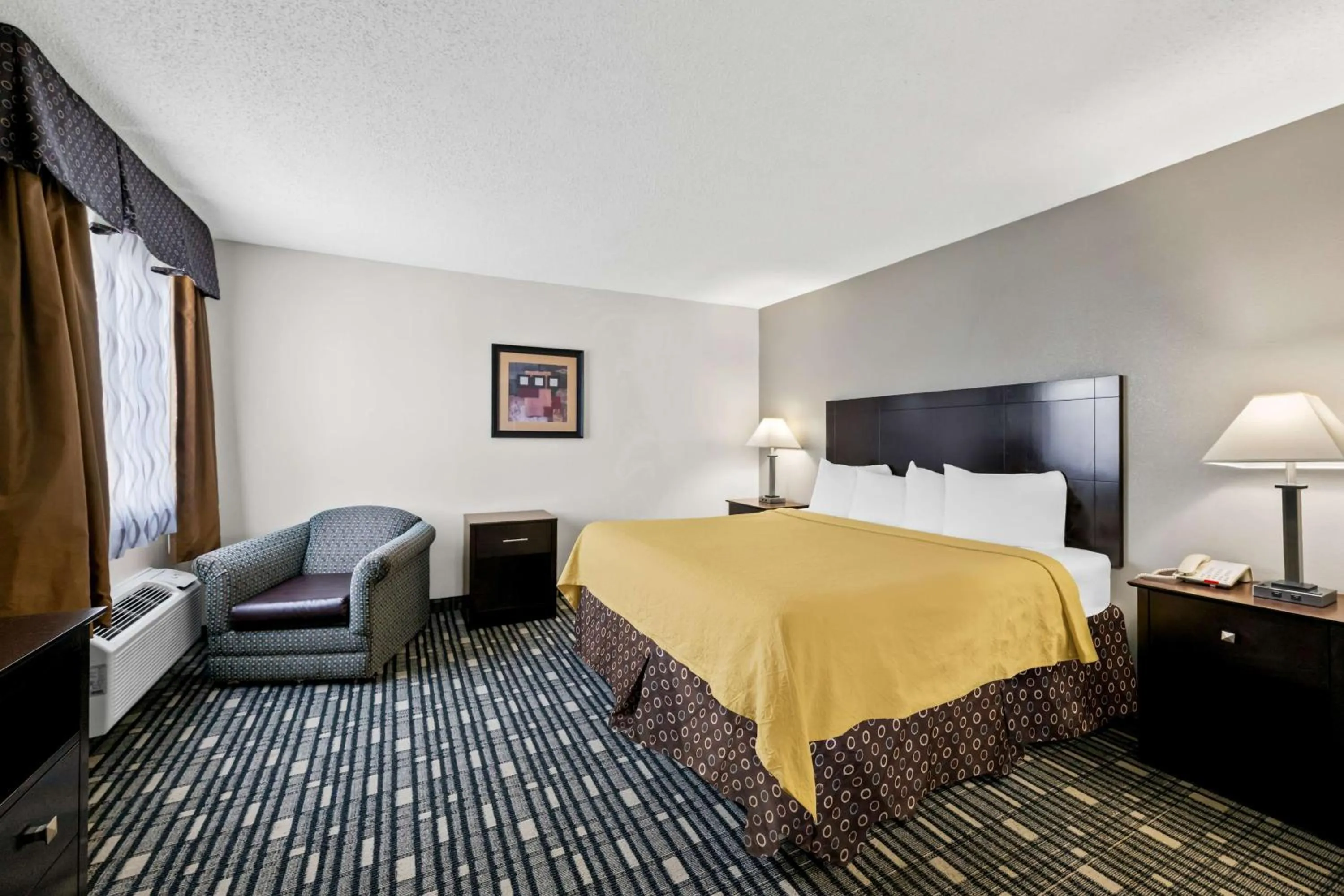Photo of the whole room, Bed in SureStay Plus Hotel by Best Western Lubbock Medical Center