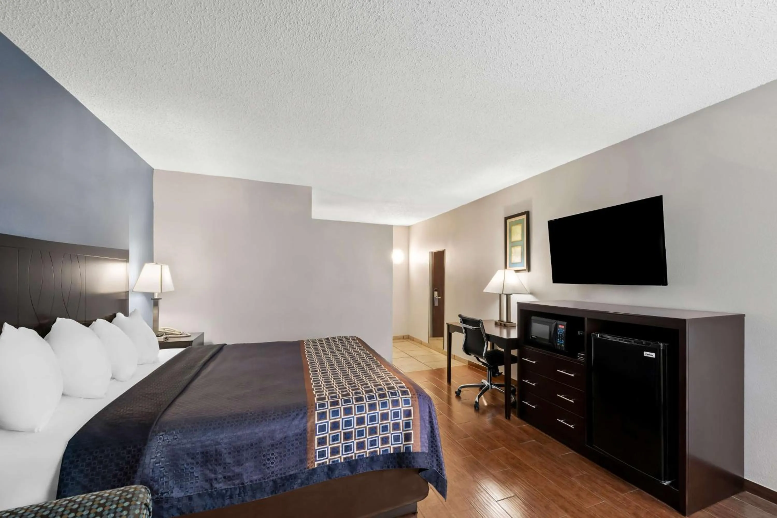 Bedroom, Bed in SureStay Plus Hotel by Best Western Lubbock Medical Center