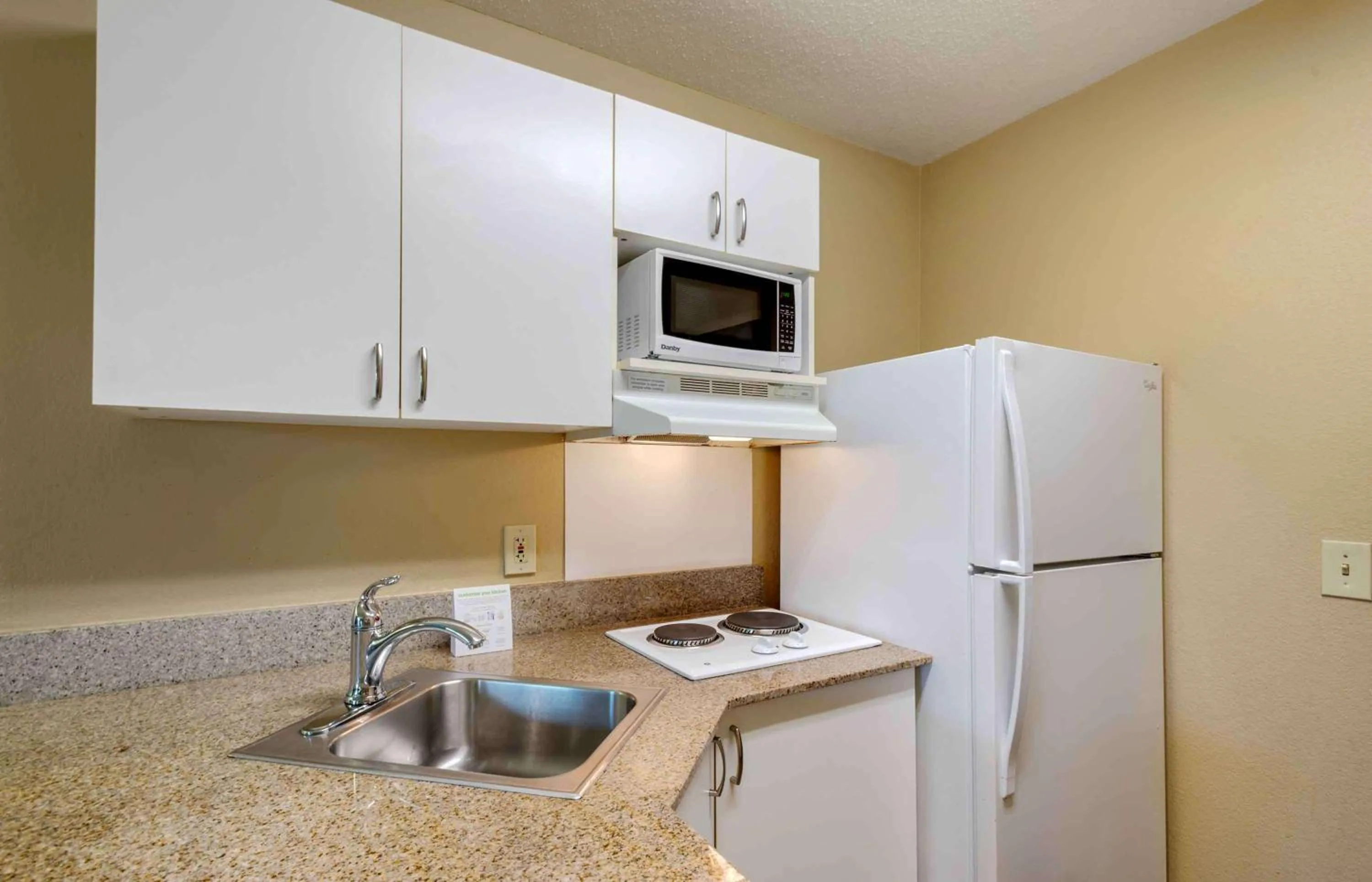 Kitchen or kitchenette in Extended Stay America Suites - Elizabeth - Newark Airport