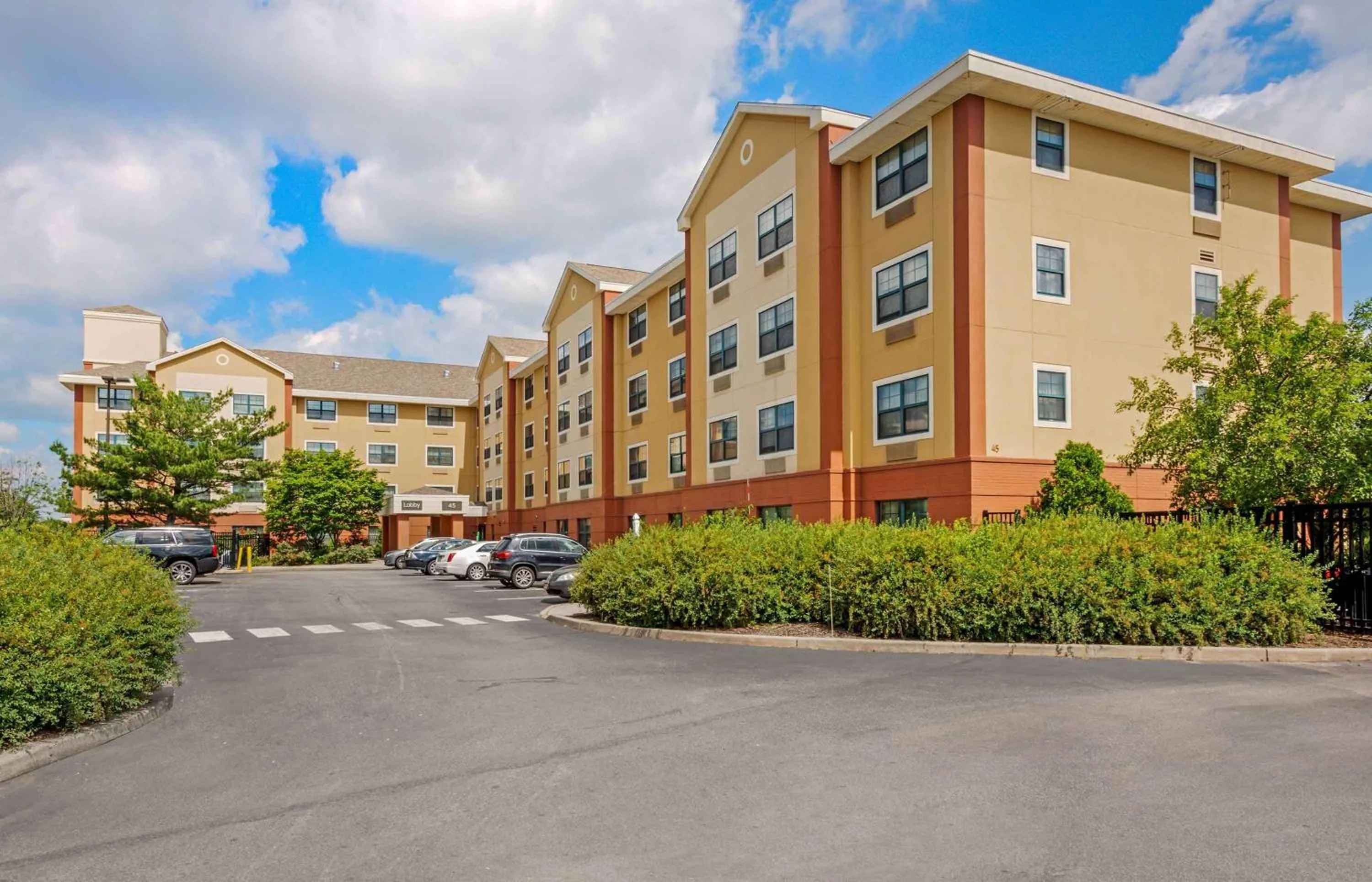 Property building in Extended Stay America Suites - Elizabeth - Newark Airport