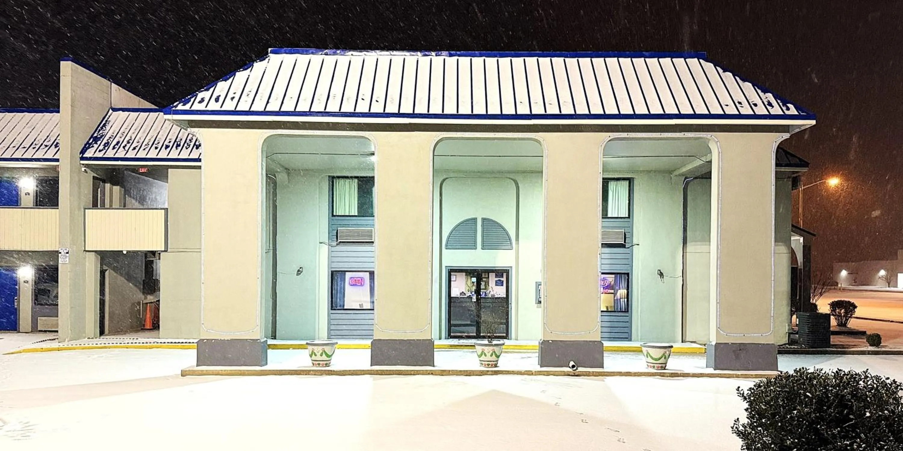 Property building in Rodeway Inn & Suites Plymouth Hwy 64