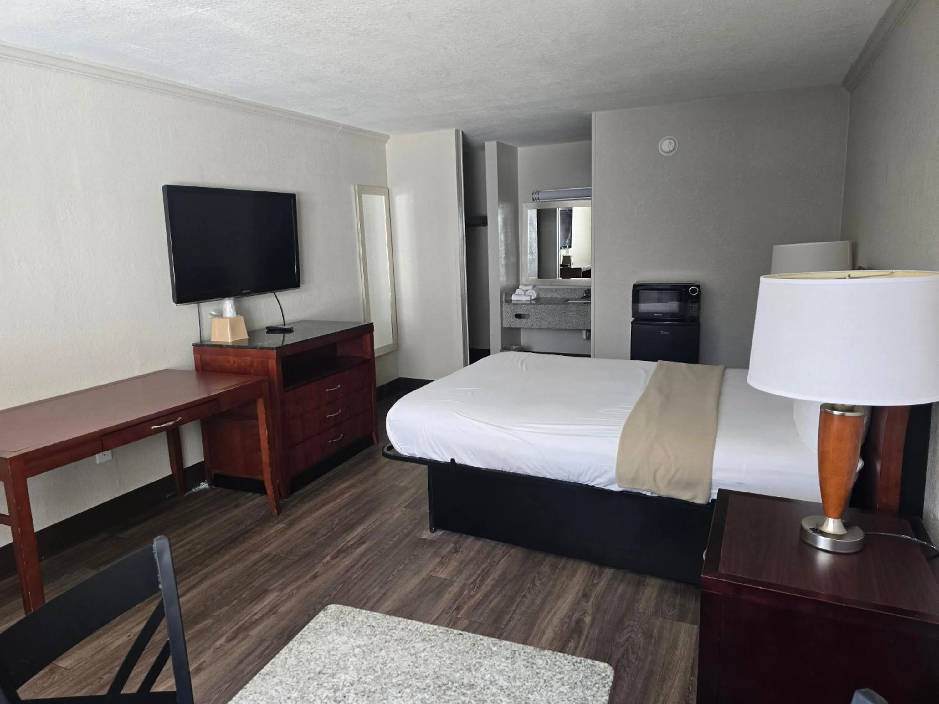 Bedroom in Days Inn by Wyndham Raleigh South