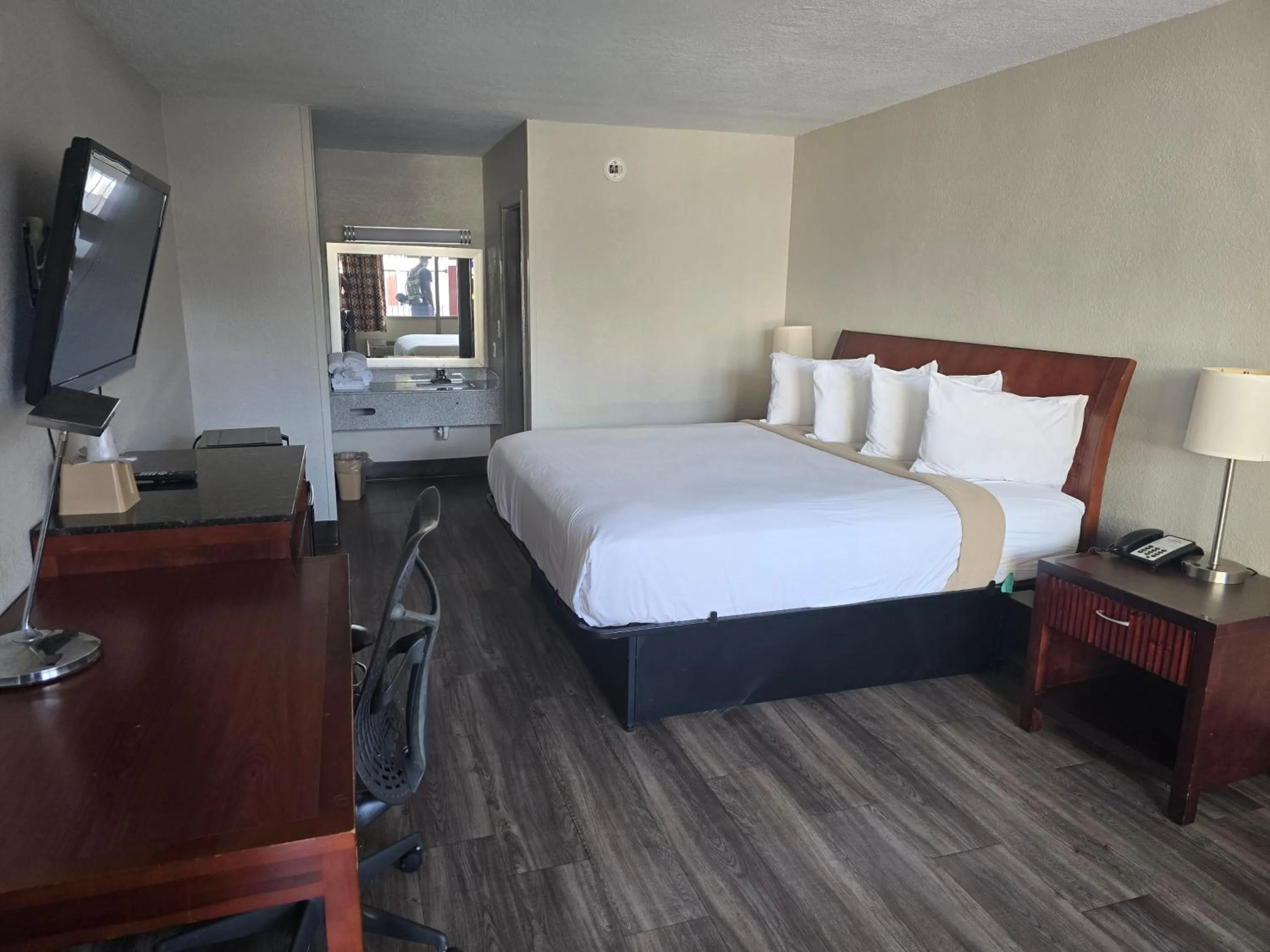 Bedroom in Days Inn by Wyndham Raleigh South