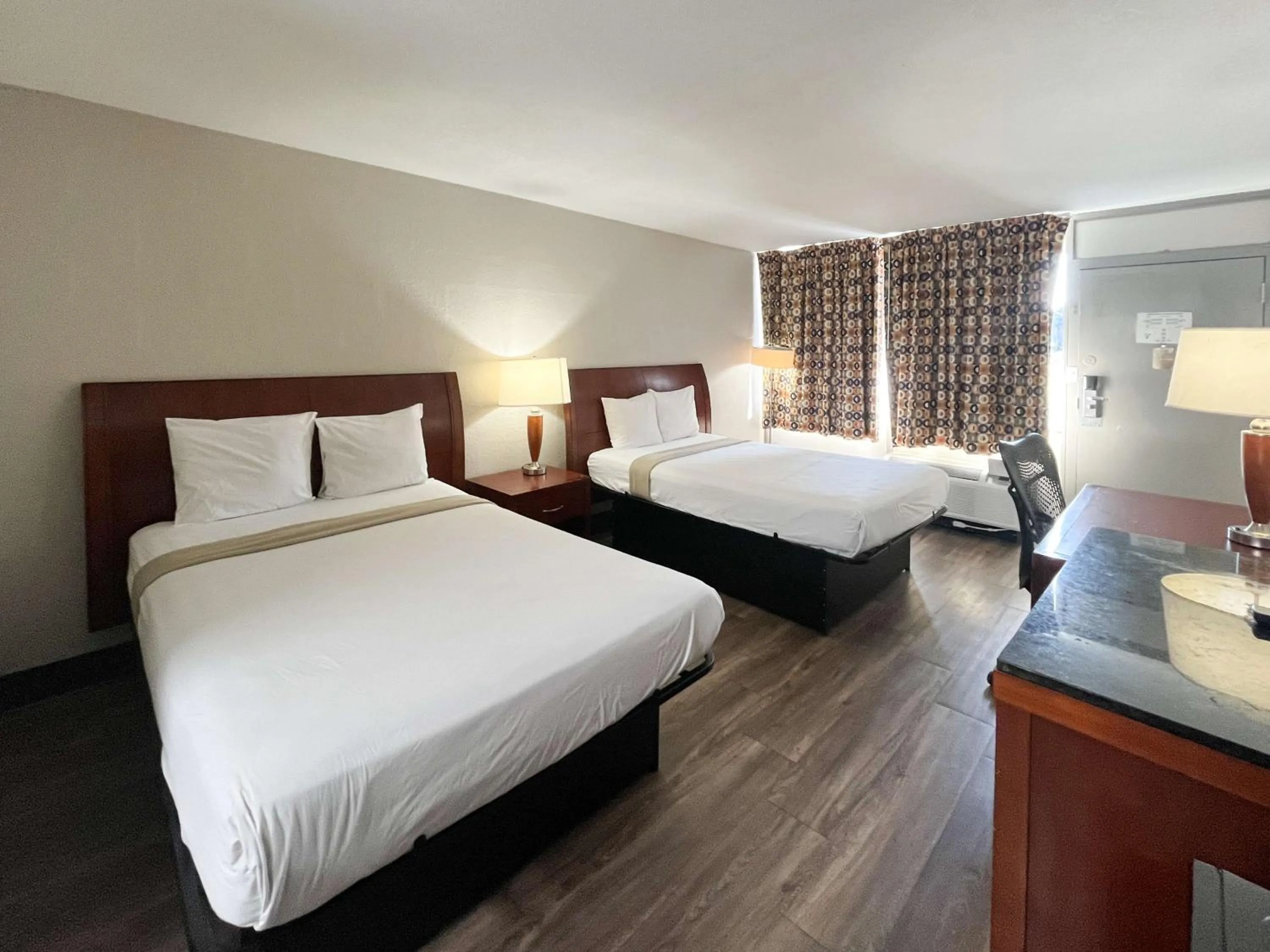 Bedroom, Bed in Motel 6 Raleigh, NC – Downtown South