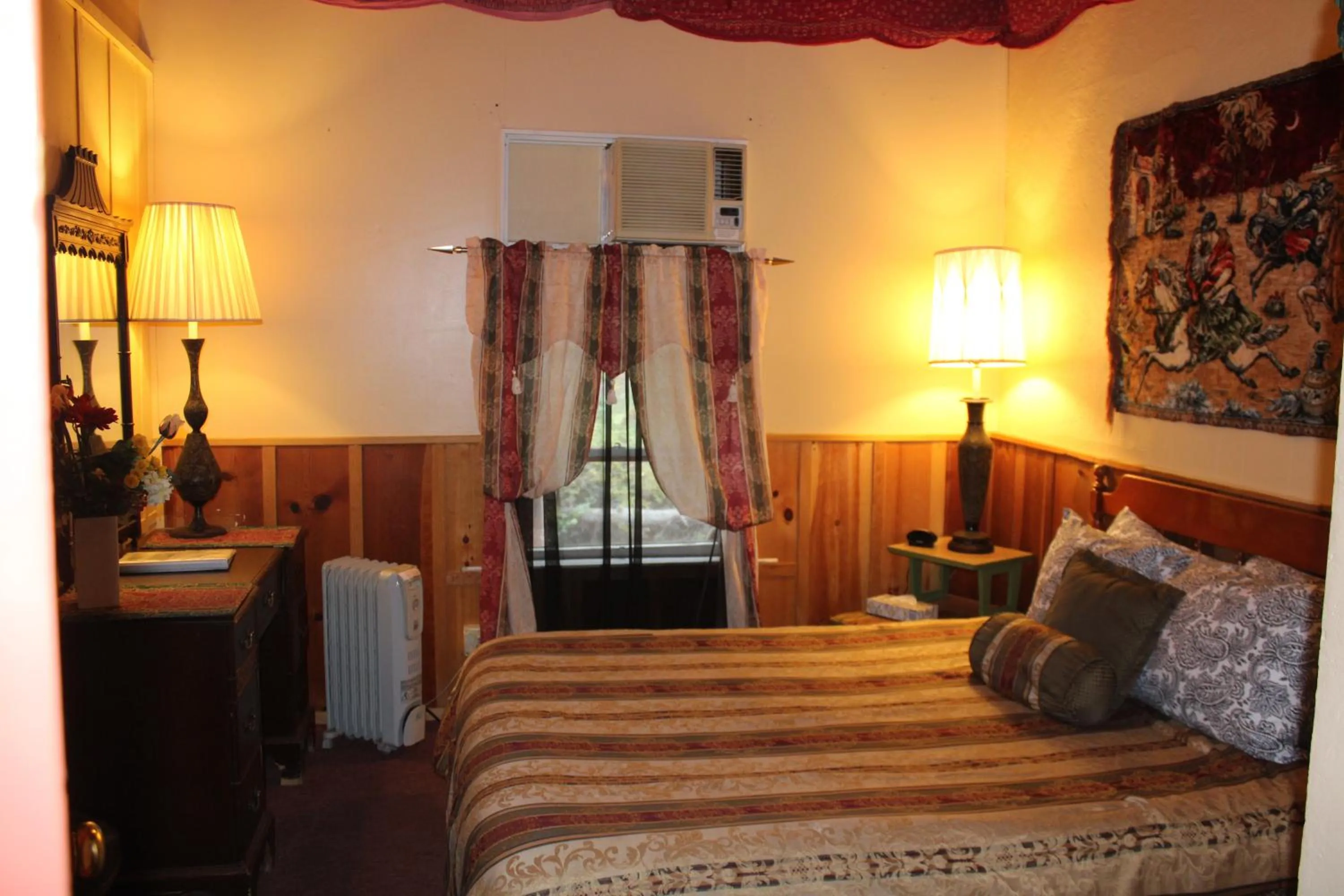 Bed in The Inn at Castle Rock