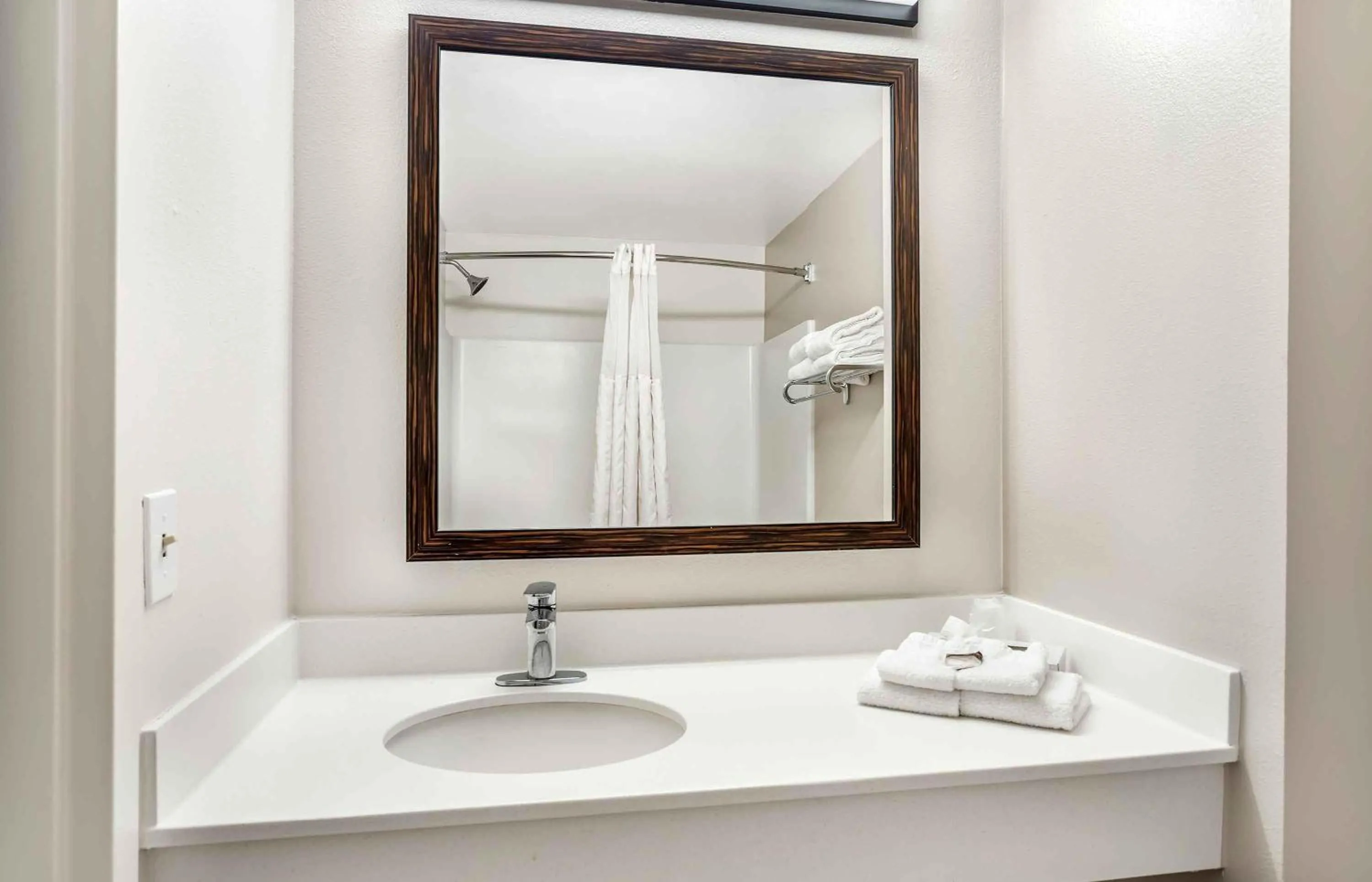 Bathroom in Extended Stay America Suites - Long Island - Melville