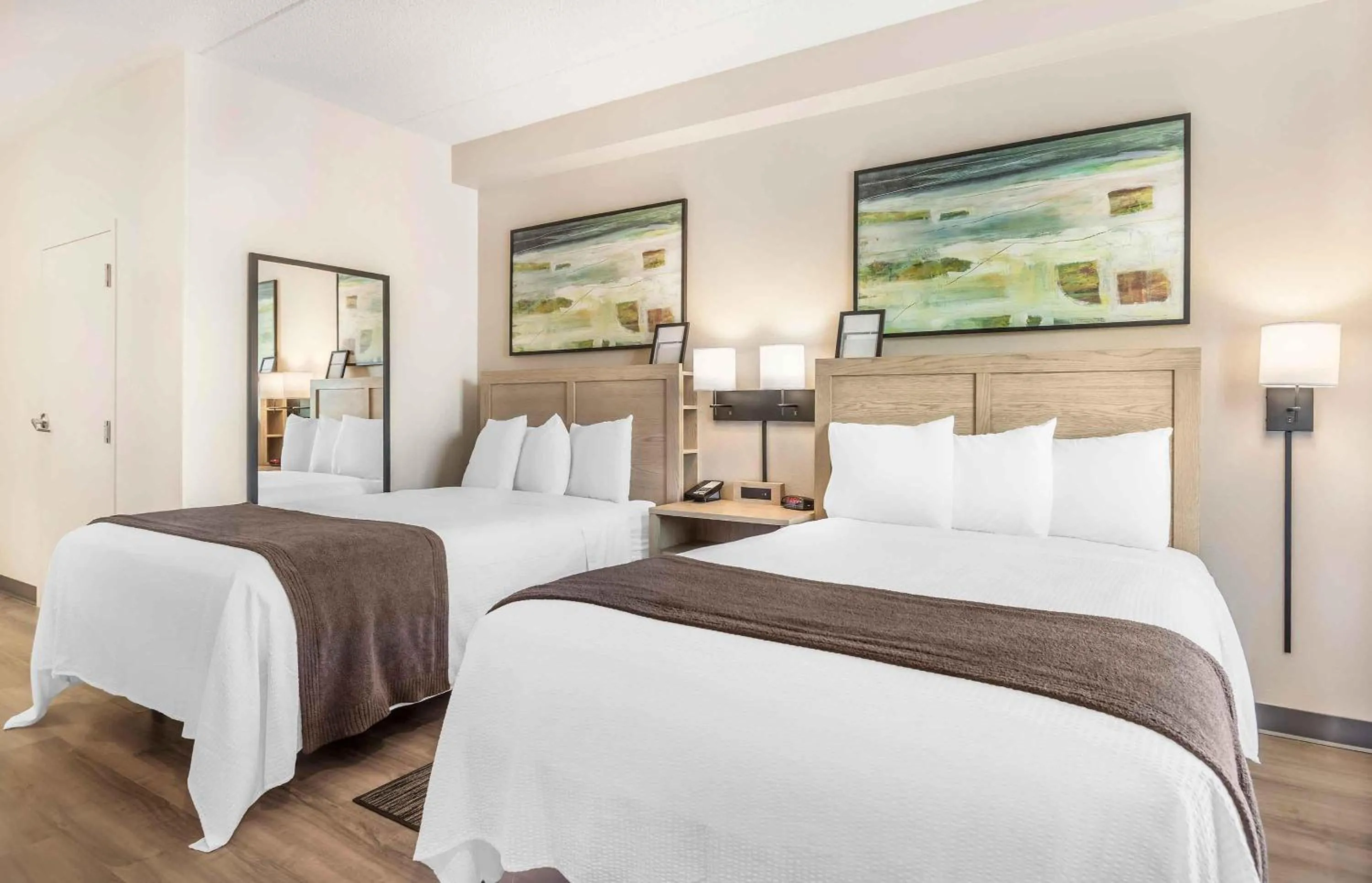 Bedroom, Bed in Extended Stay America Suites - Long Island - Melville