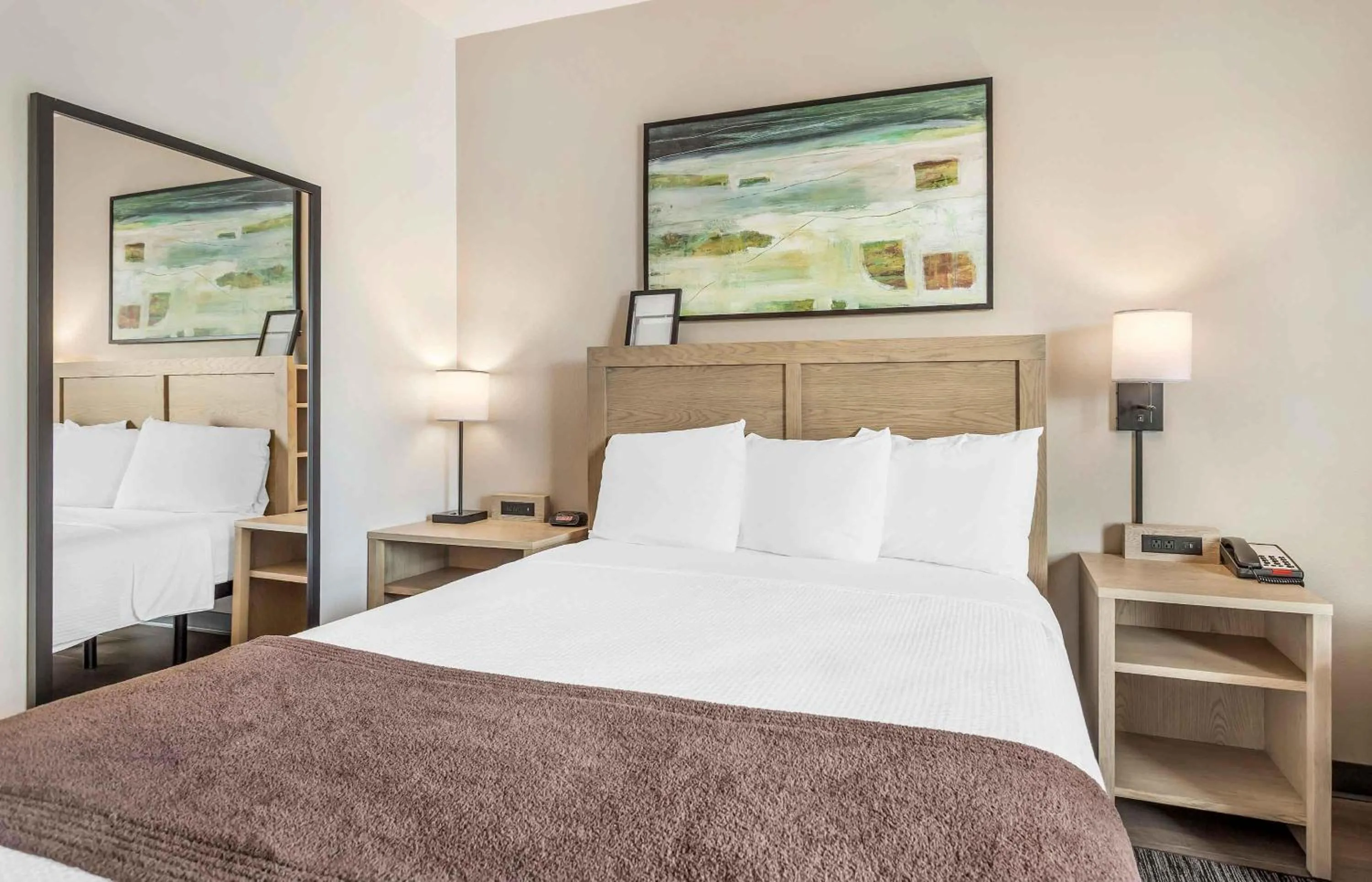 Bedroom, Bed in Extended Stay America Suites - Long Island - Melville