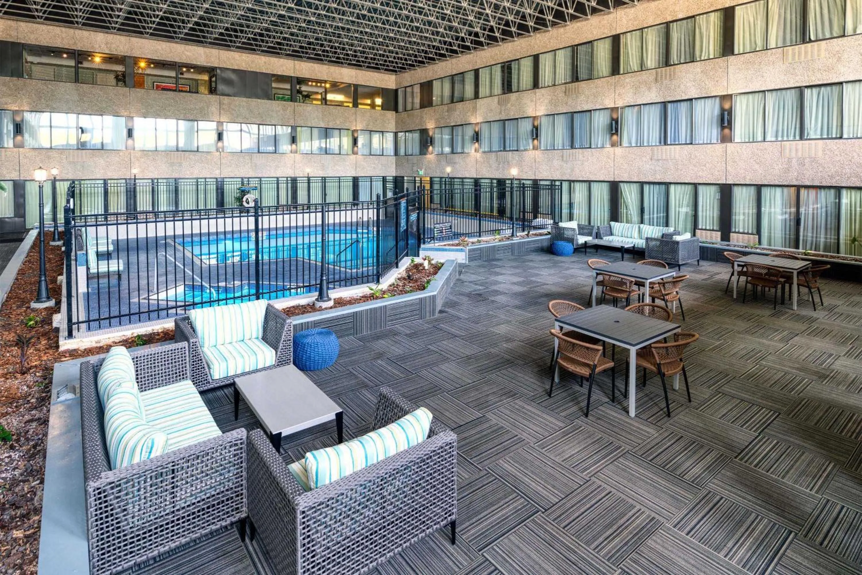 Swimming pool in Sandman Hotel Penticton