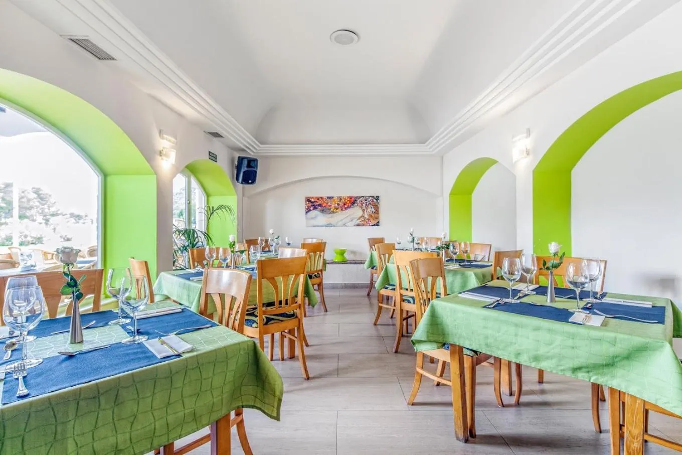 Restaurant/places to eat in Ona Garden Lago