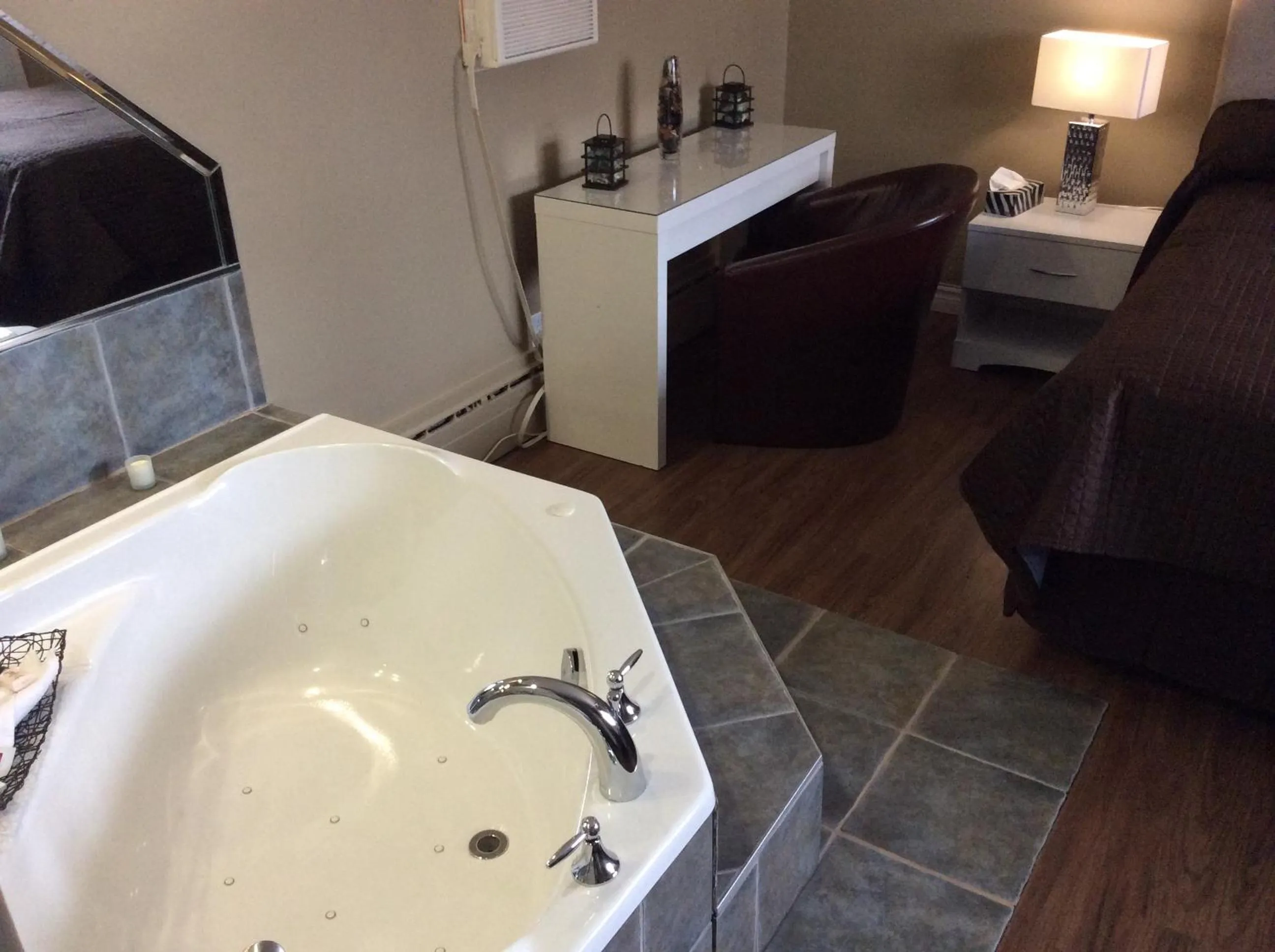 Bedroom in Miami Motel inc