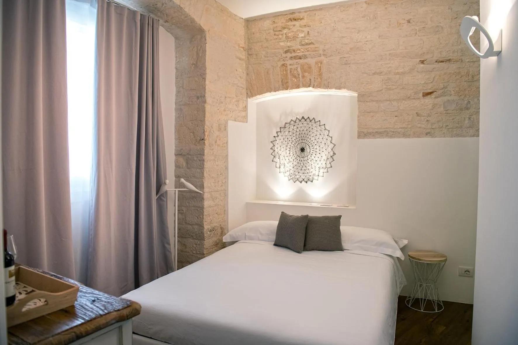 Bedroom, Bed in Palazzo Scotto - Widespread Collection