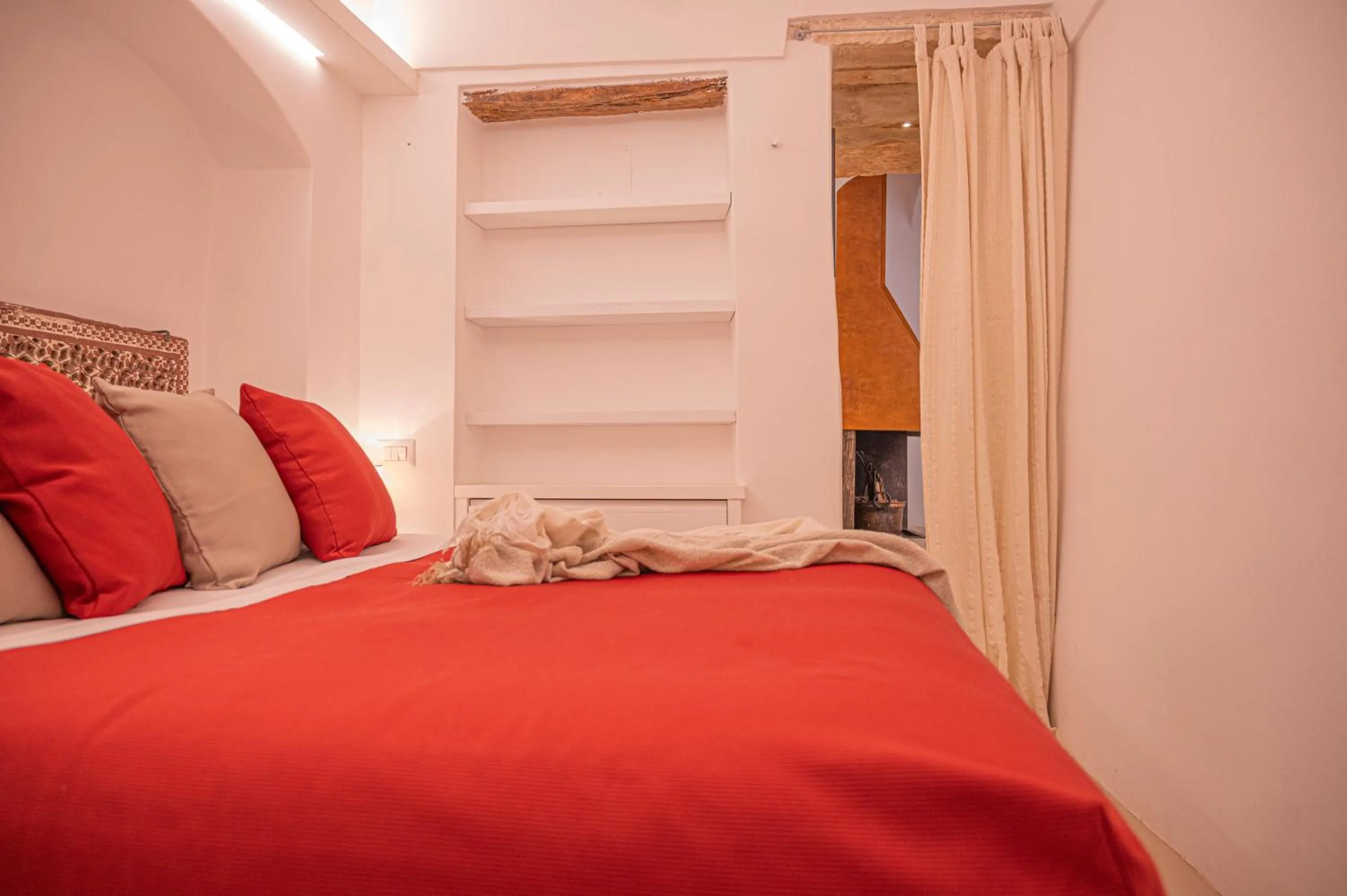 Bedroom, Bed in Palazzo Scotto - Widespread Collection