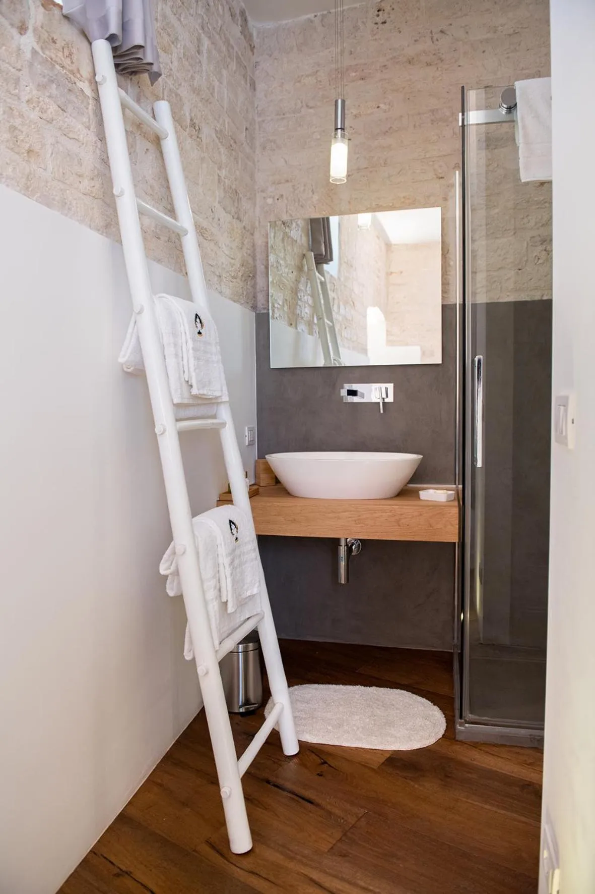 Shower in Palazzo Scotto - Widespread Collection