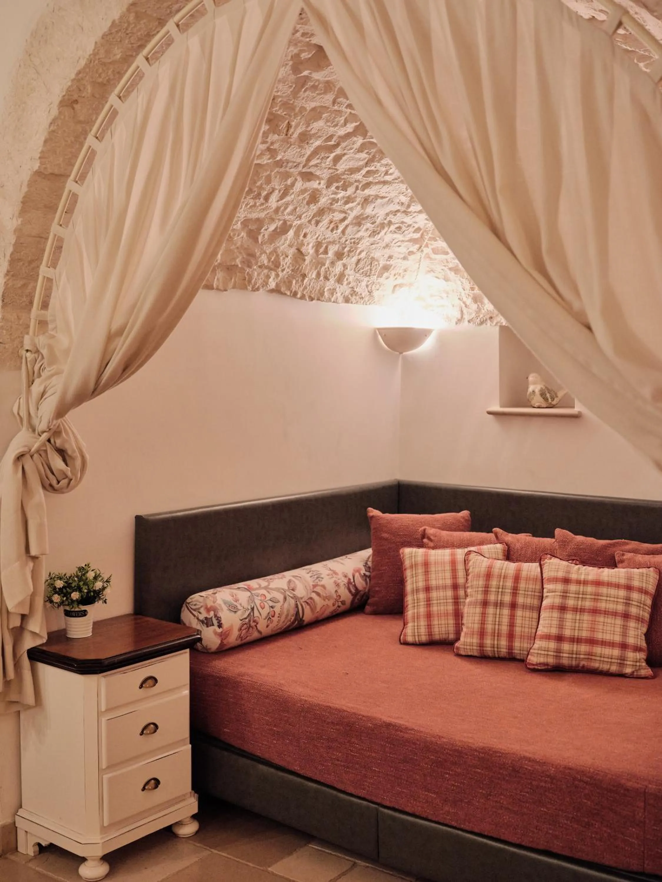 Bed in Palazzo Scotto - Widespread Collection