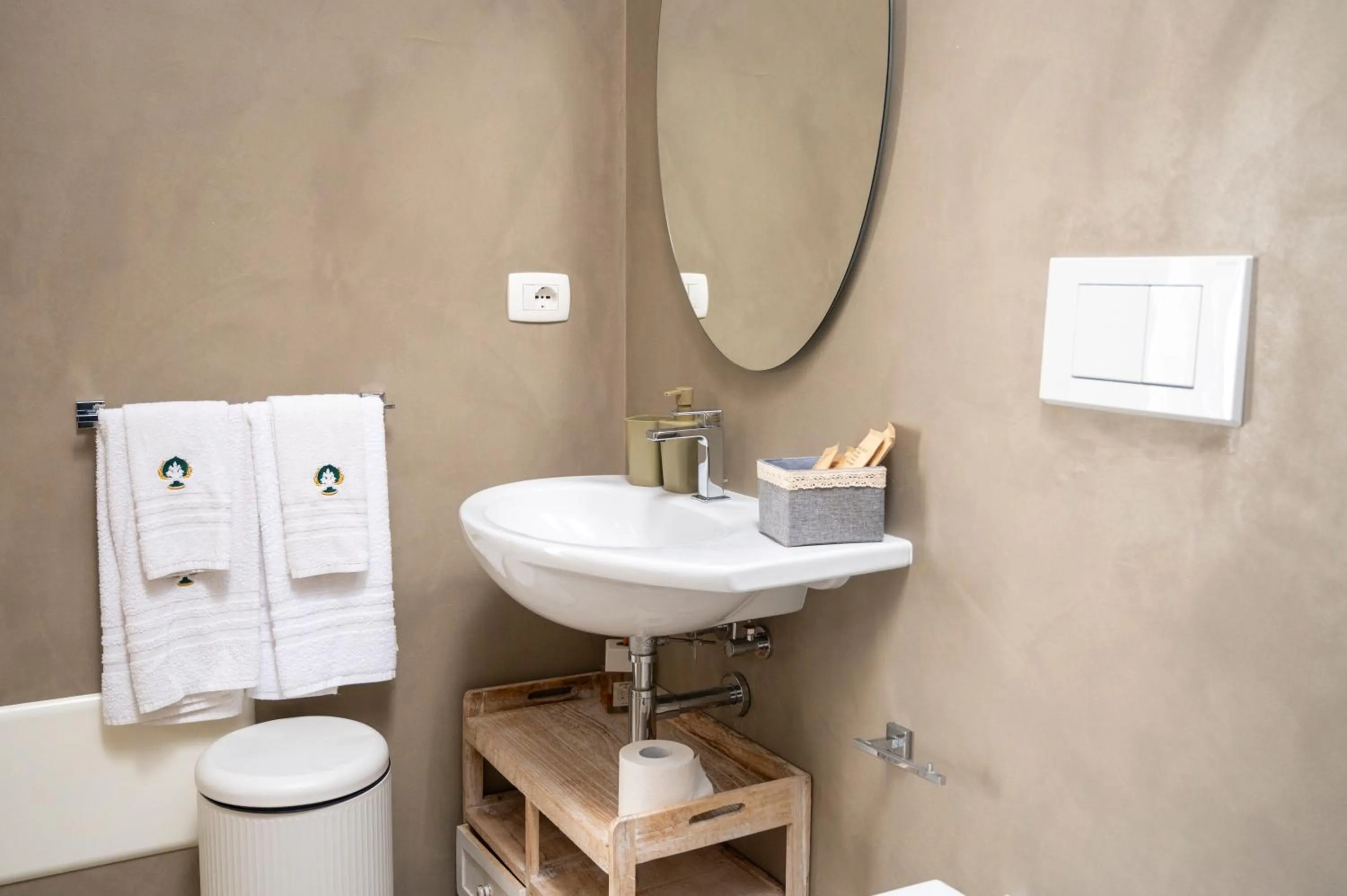 Bathroom in Palazzo Scotto - Widespread Collection